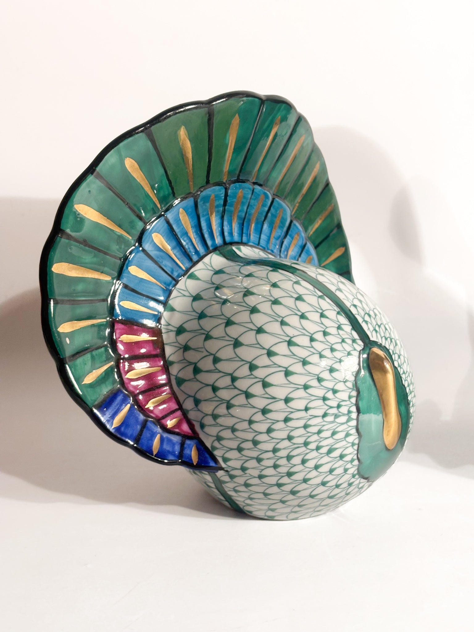 Coppia di Pavoni in Ceramica Dipinta a Mano Manifattura Artistica Le Porcellane Anni 70