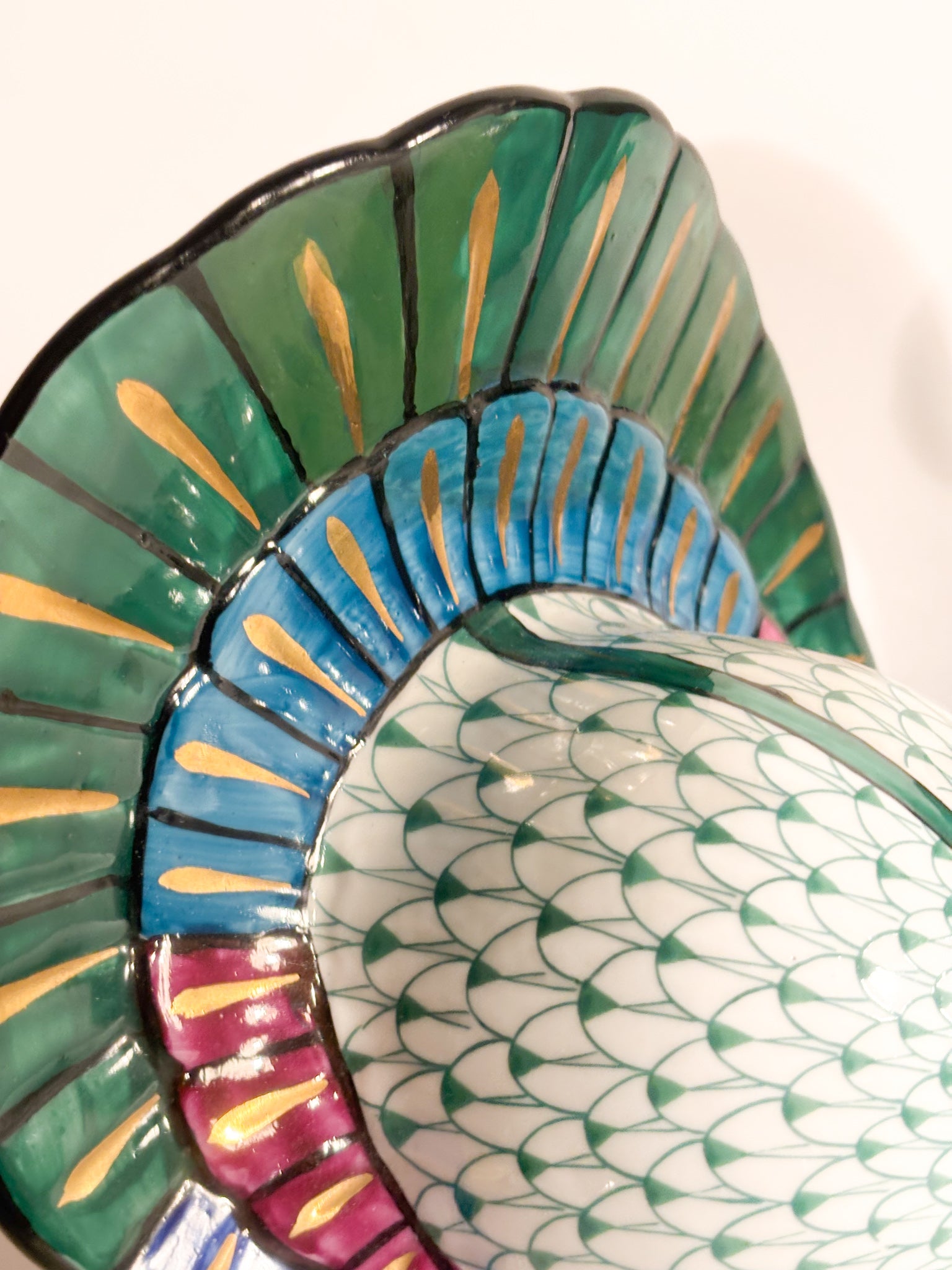 Coppia di Pavoni in Ceramica Dipinta a Mano Manifattura Artistica Le Porcellane Anni 70