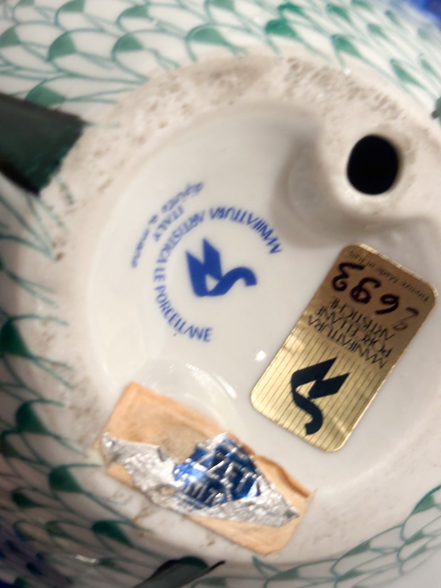Coppia di Pavoni in Ceramica Dipinta a Mano Manifattura Artistica Le Porcellane Anni 70