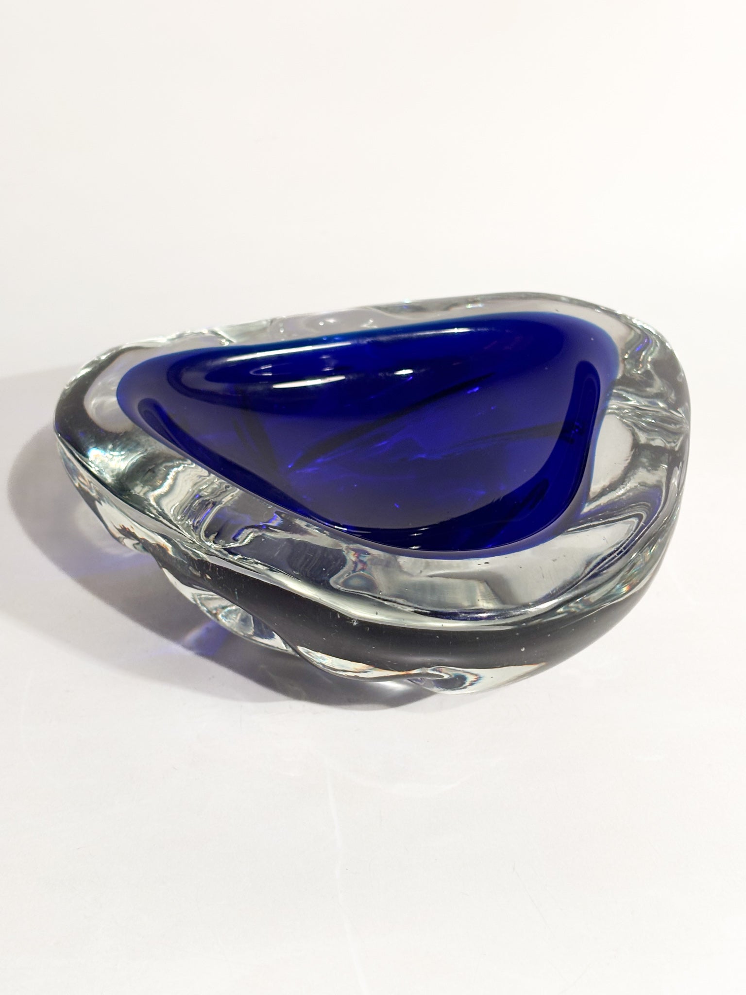 Posacenere a Forma Triangolare in Vetro di Murano Blu Anni 80