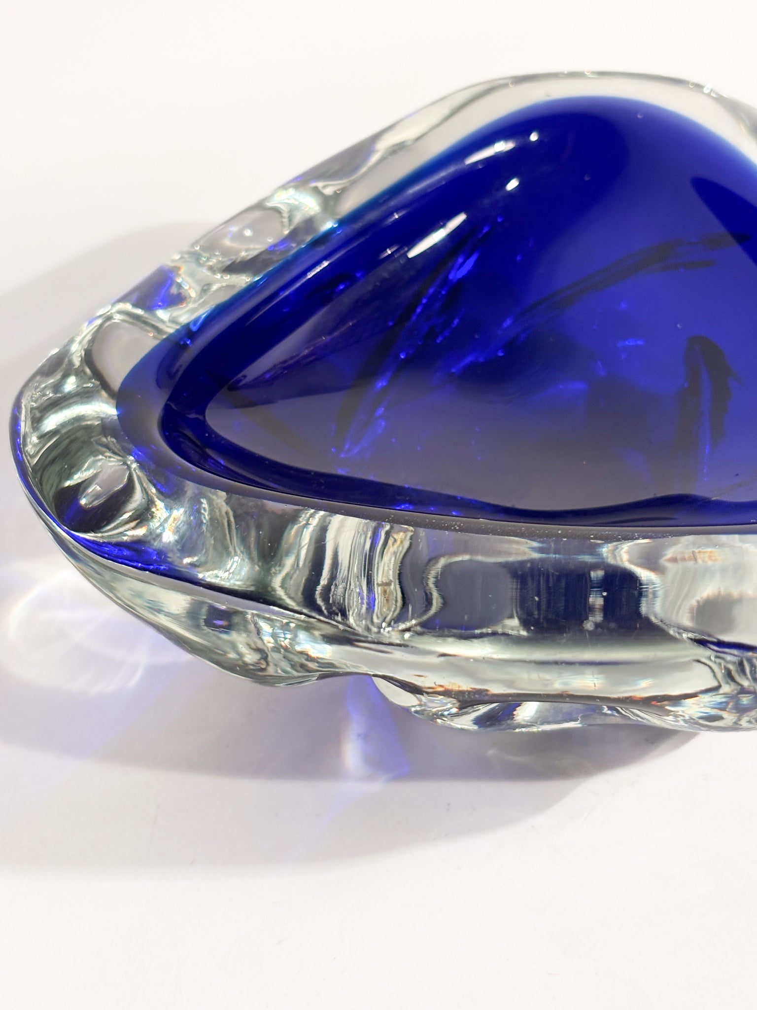 Posacenere a Forma Triangolare in Vetro di Murano Blu Anni 80