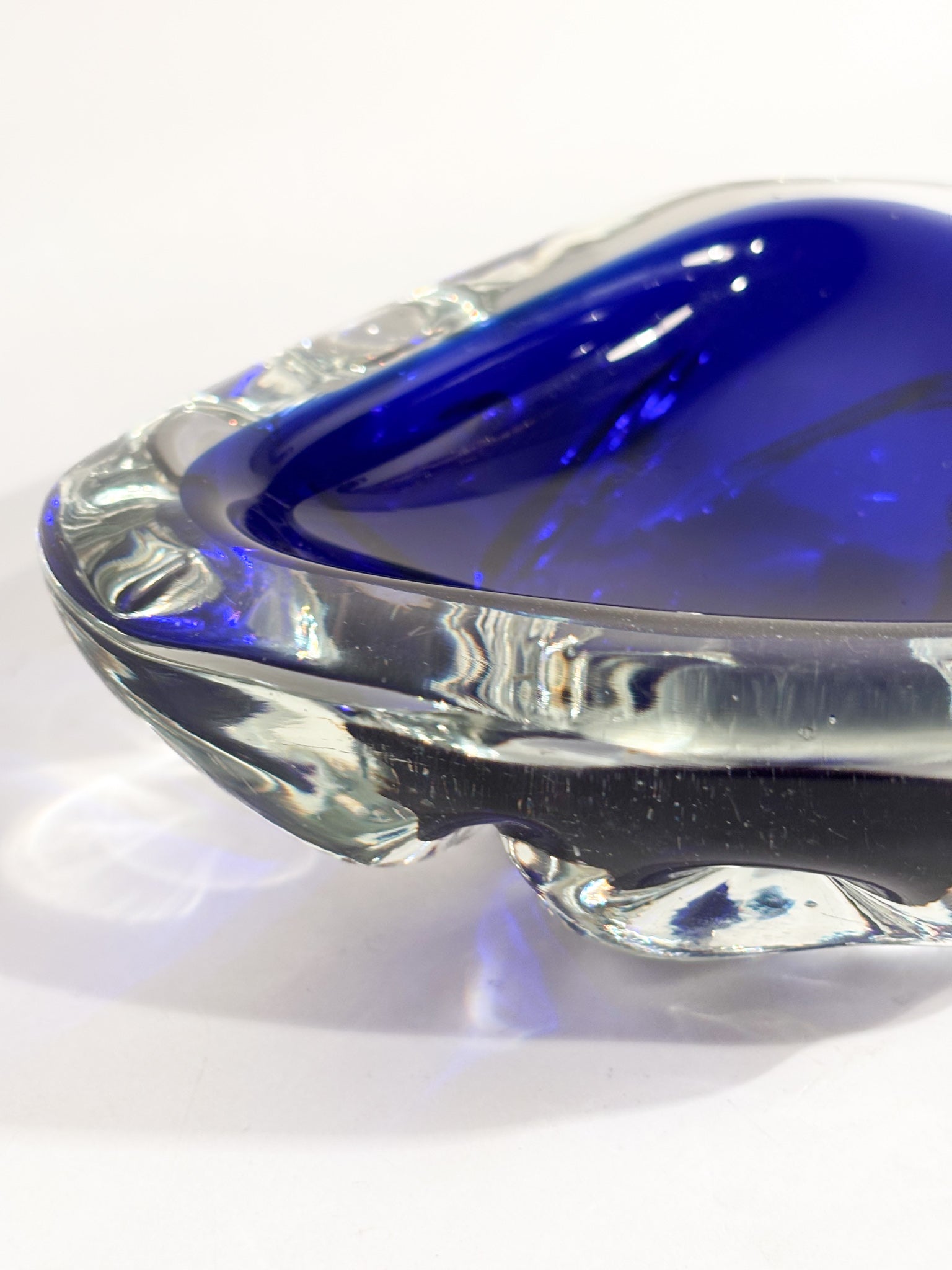 Posacenere a Forma Triangolare in Vetro di Murano Blu Anni 80