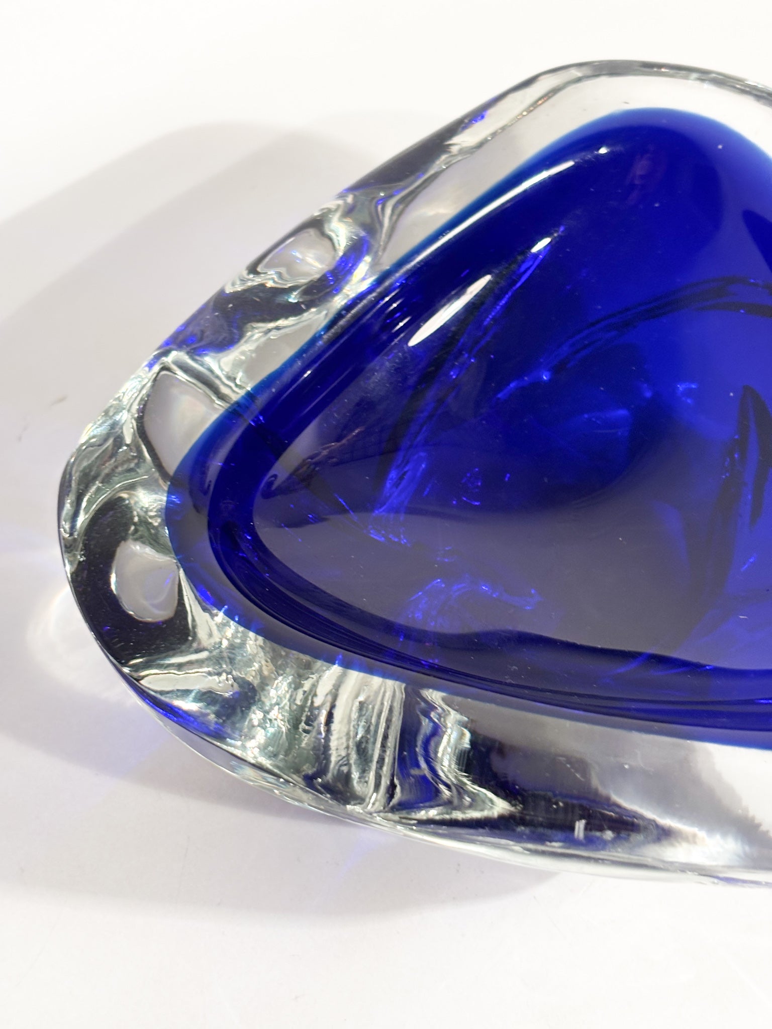 Posacenere a Forma Triangolare in Vetro di Murano Blu Anni 80