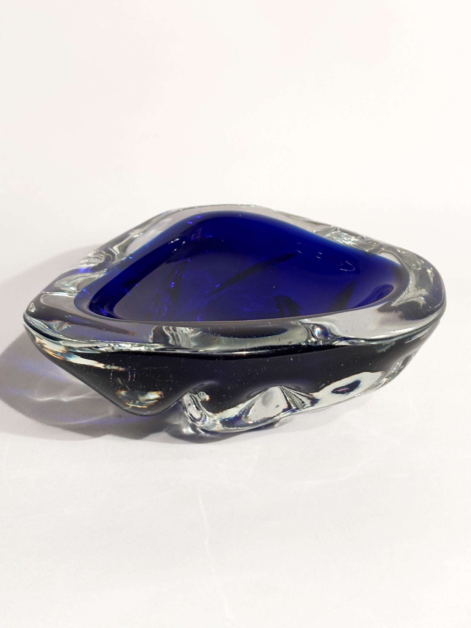 Posacenere a Forma Triangolare in Vetro di Murano Blu Anni 80