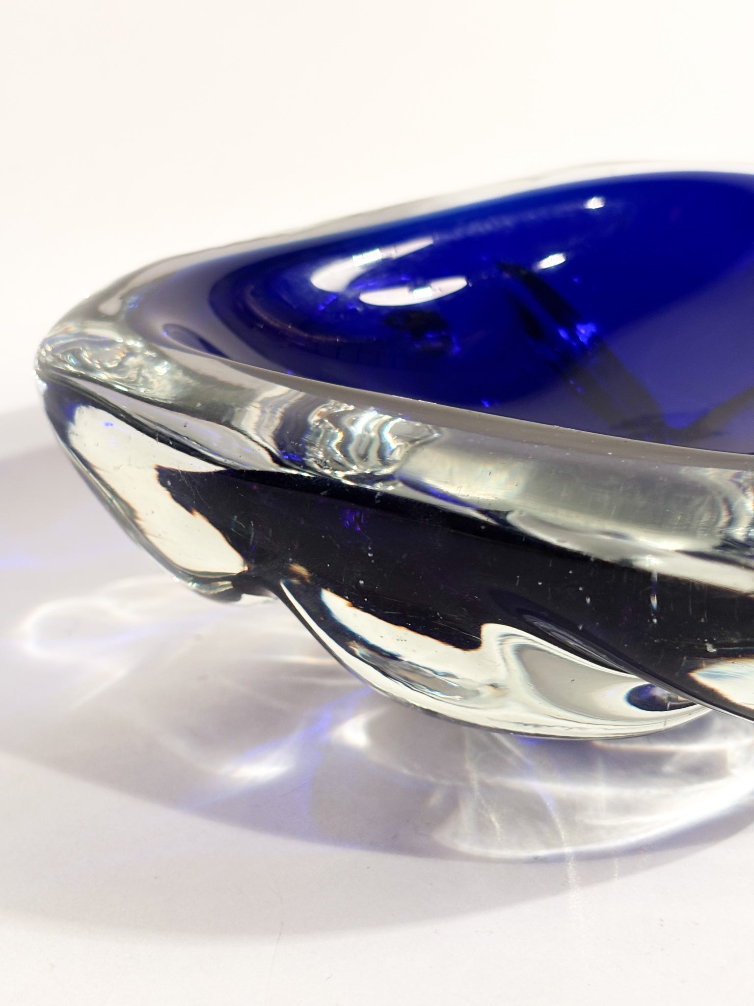 Posacenere a Forma Triangolare in Vetro di Murano Blu Anni 80