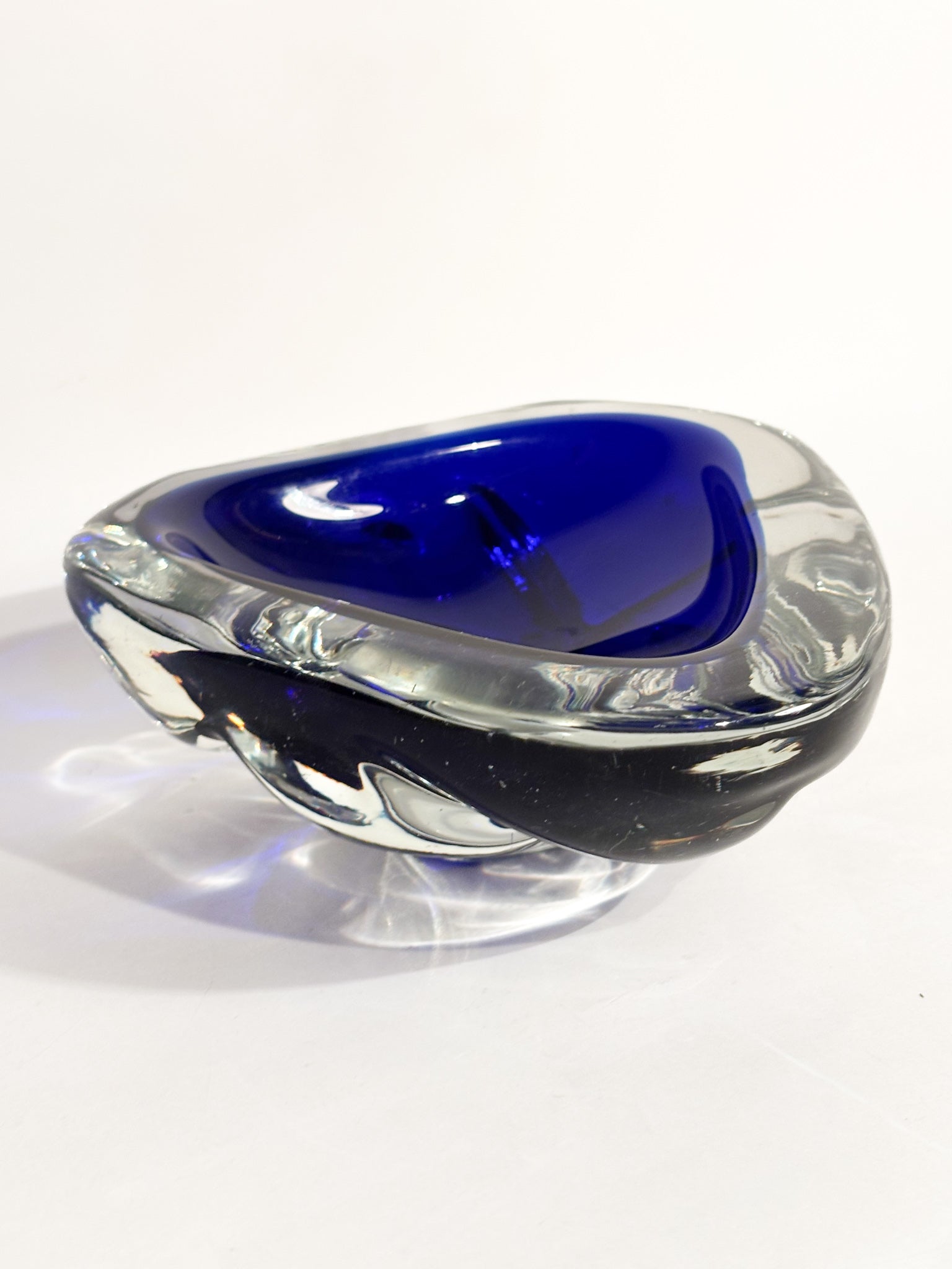 Posacenere a Forma Triangolare in Vetro di Murano Blu Anni 80