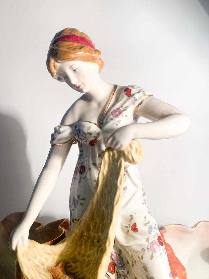 Scultura in Ceramica Francese di Dama con Cesti Anni 40