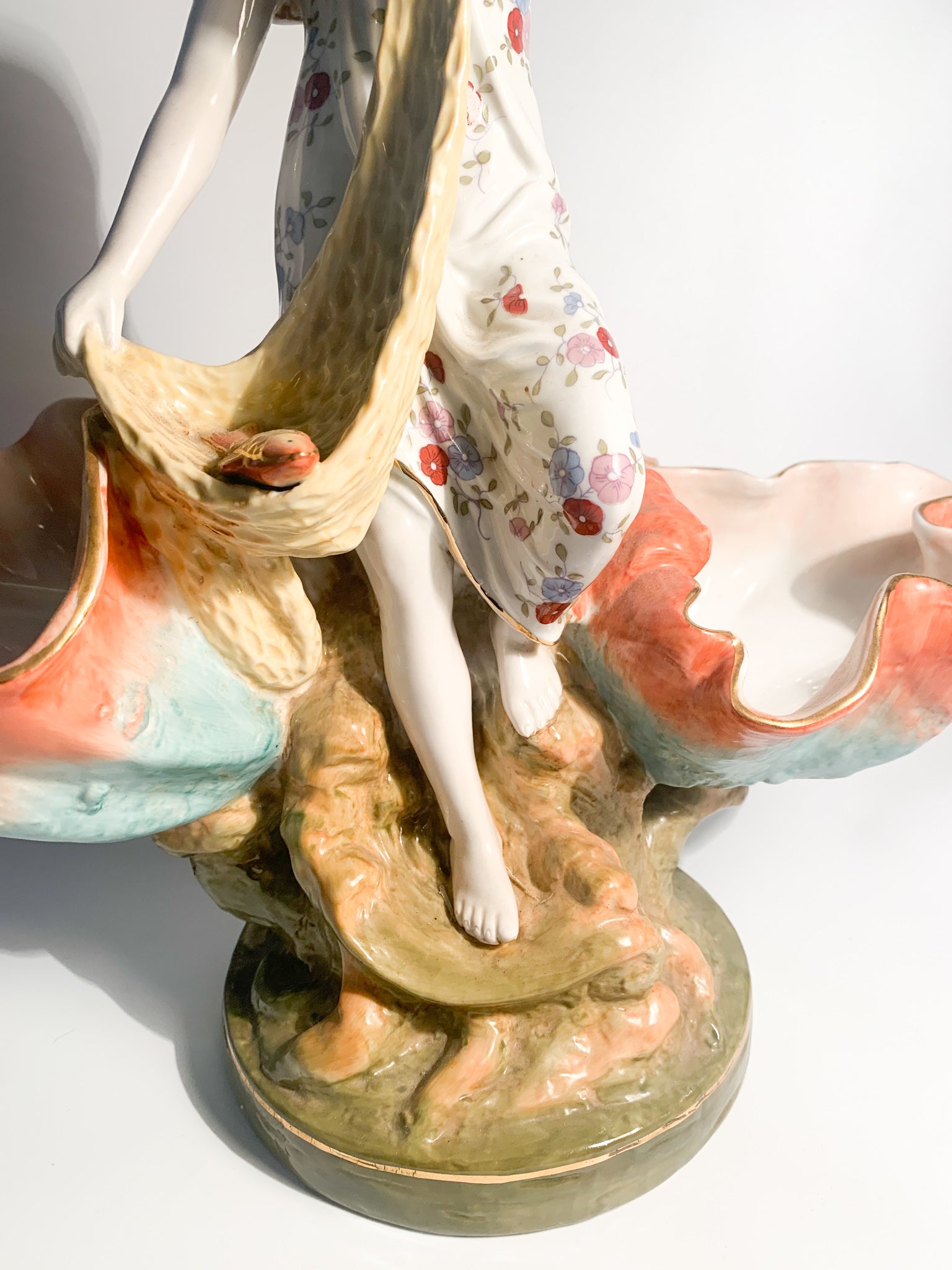 Scultura in Ceramica Francese di Dama con Cesti Anni 40