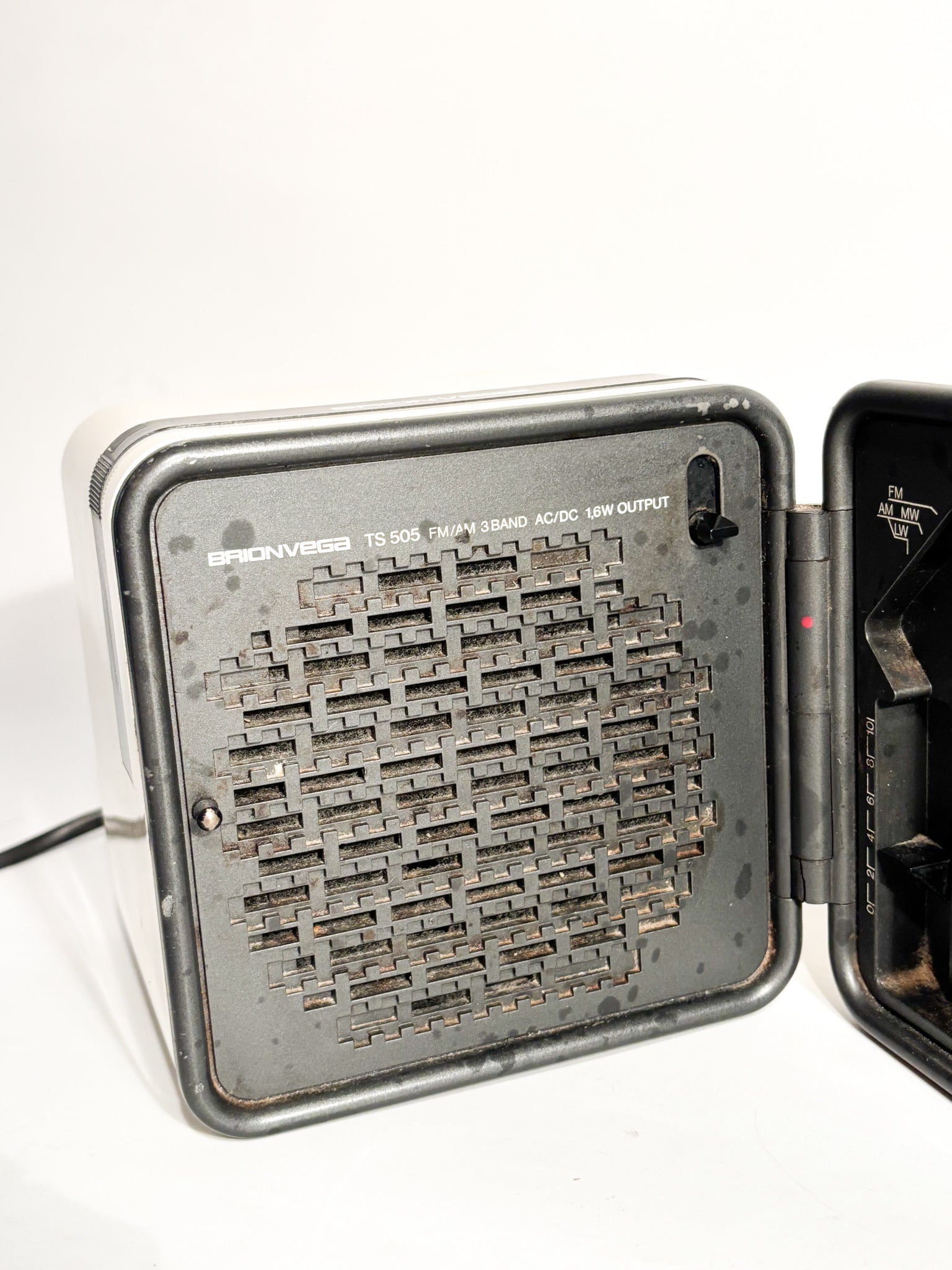 Brionvega Cube Radio TS 505a White Designed by Richard Sapper and Marco Zanuso 70s