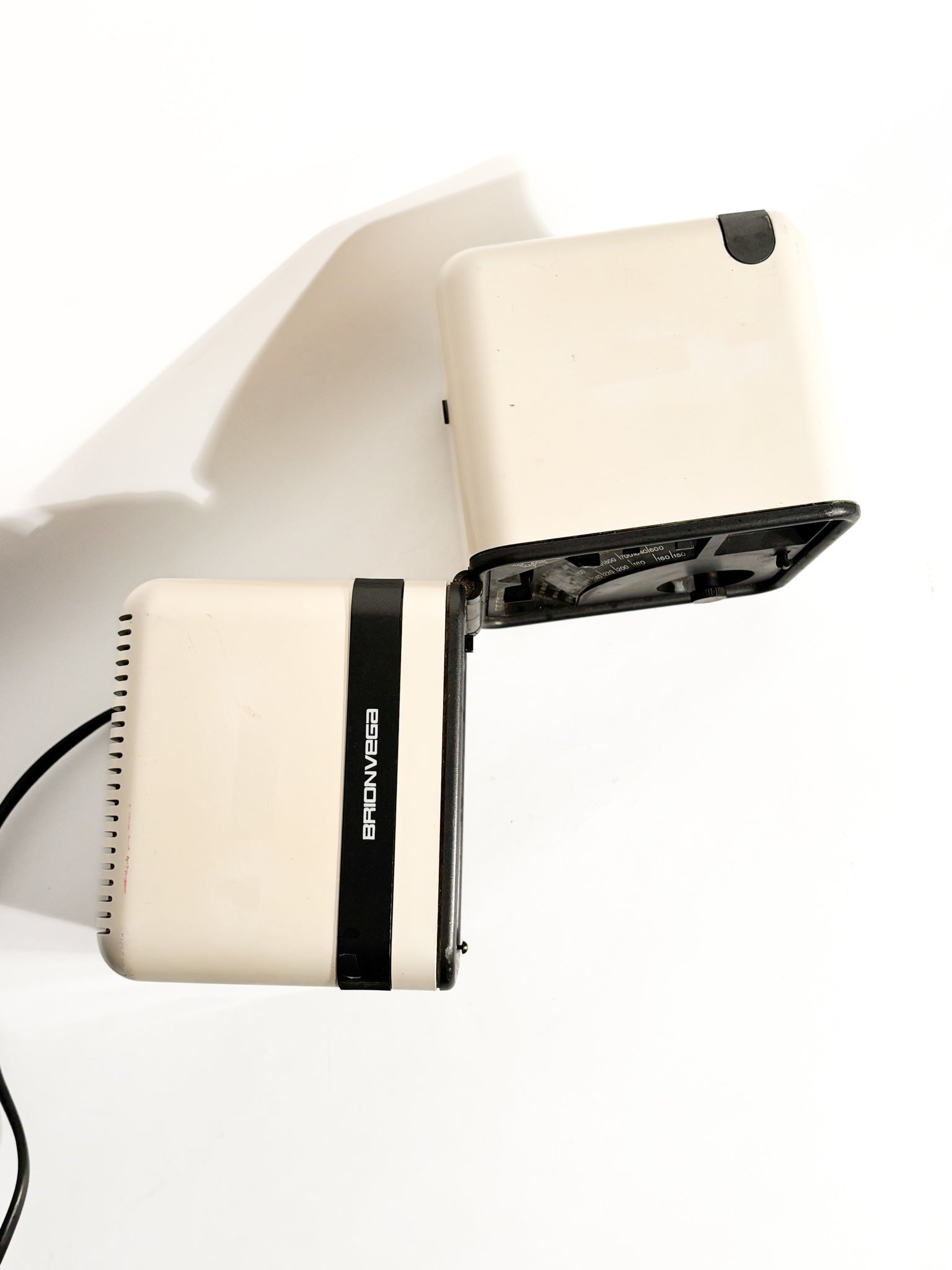 Brionvega Cube Radio TS 505a White Designed by Richard Sapper and Marco Zanuso 70s