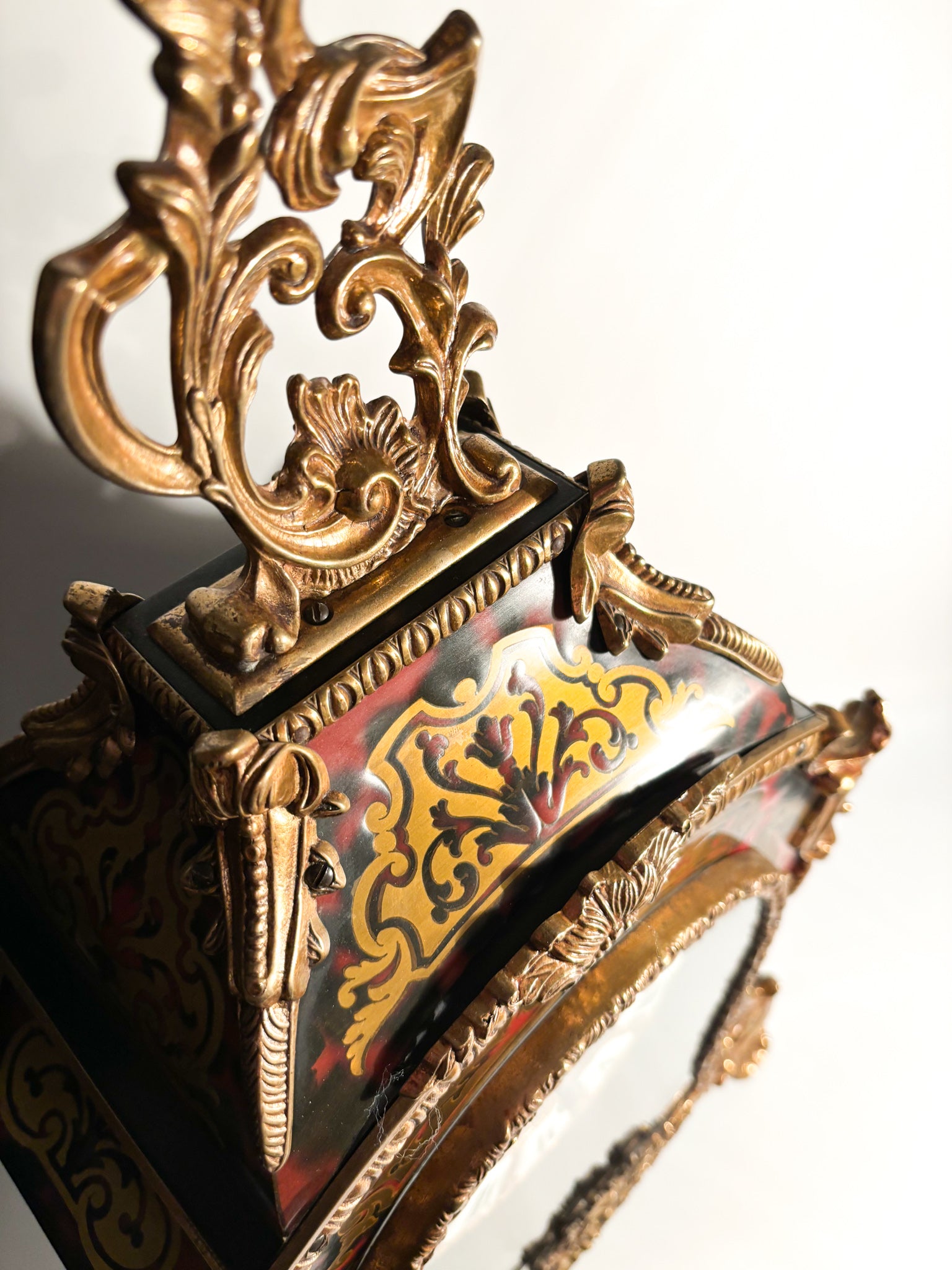 Boulle ta Table Clock in Wood and Brass from the Second Half of the 20th Century