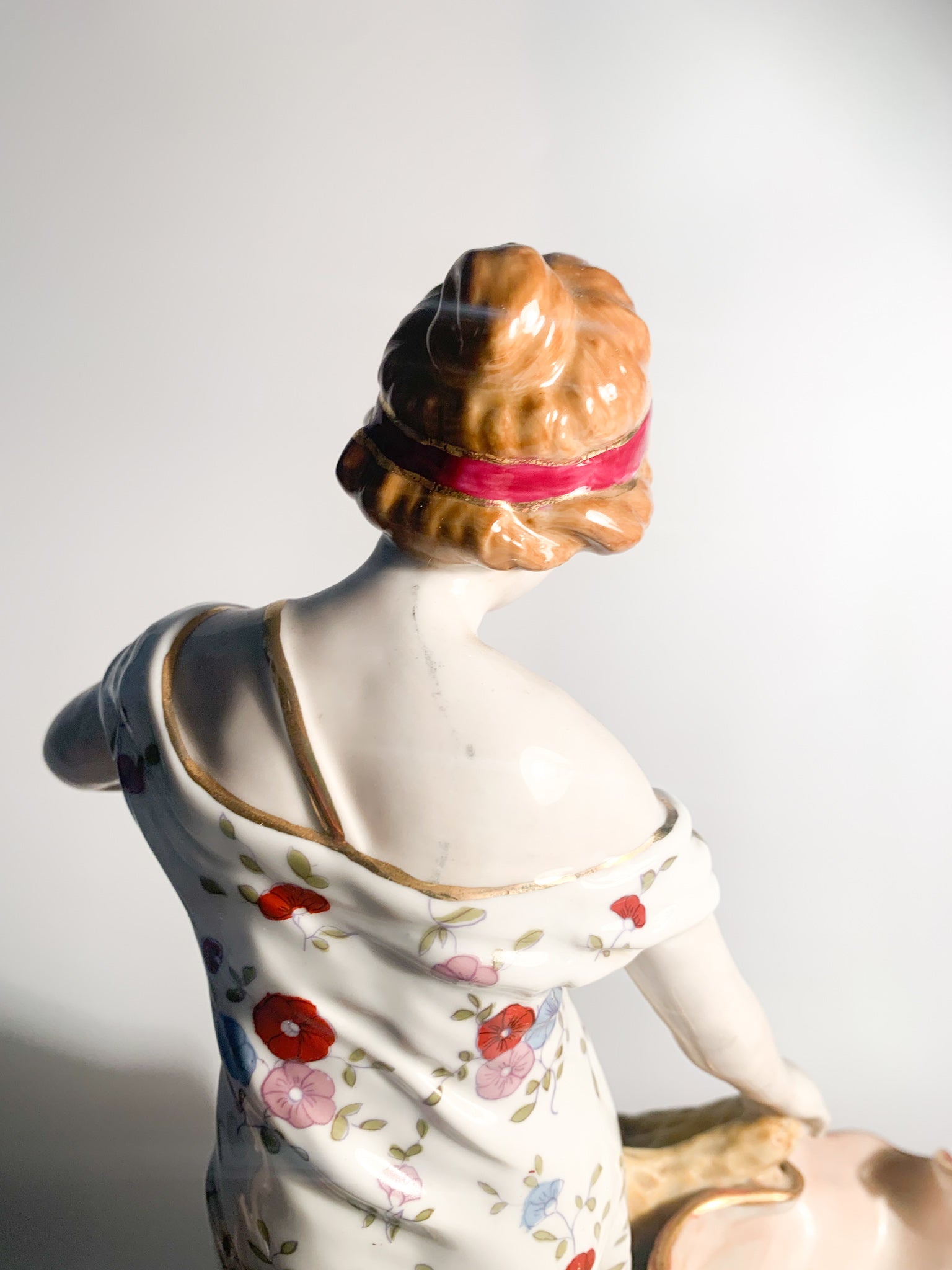 Scultura in Ceramica Francese di Dama con Cesti Anni 40