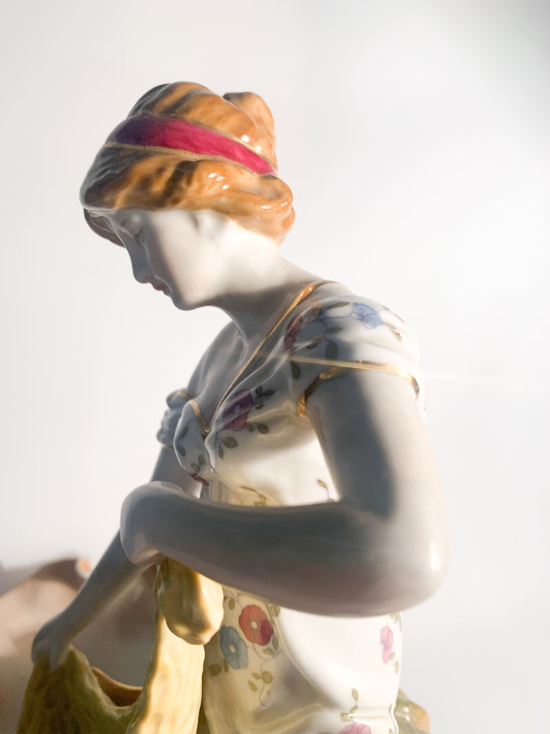 Scultura in Ceramica Francese di Dama con Cesti Anni 40