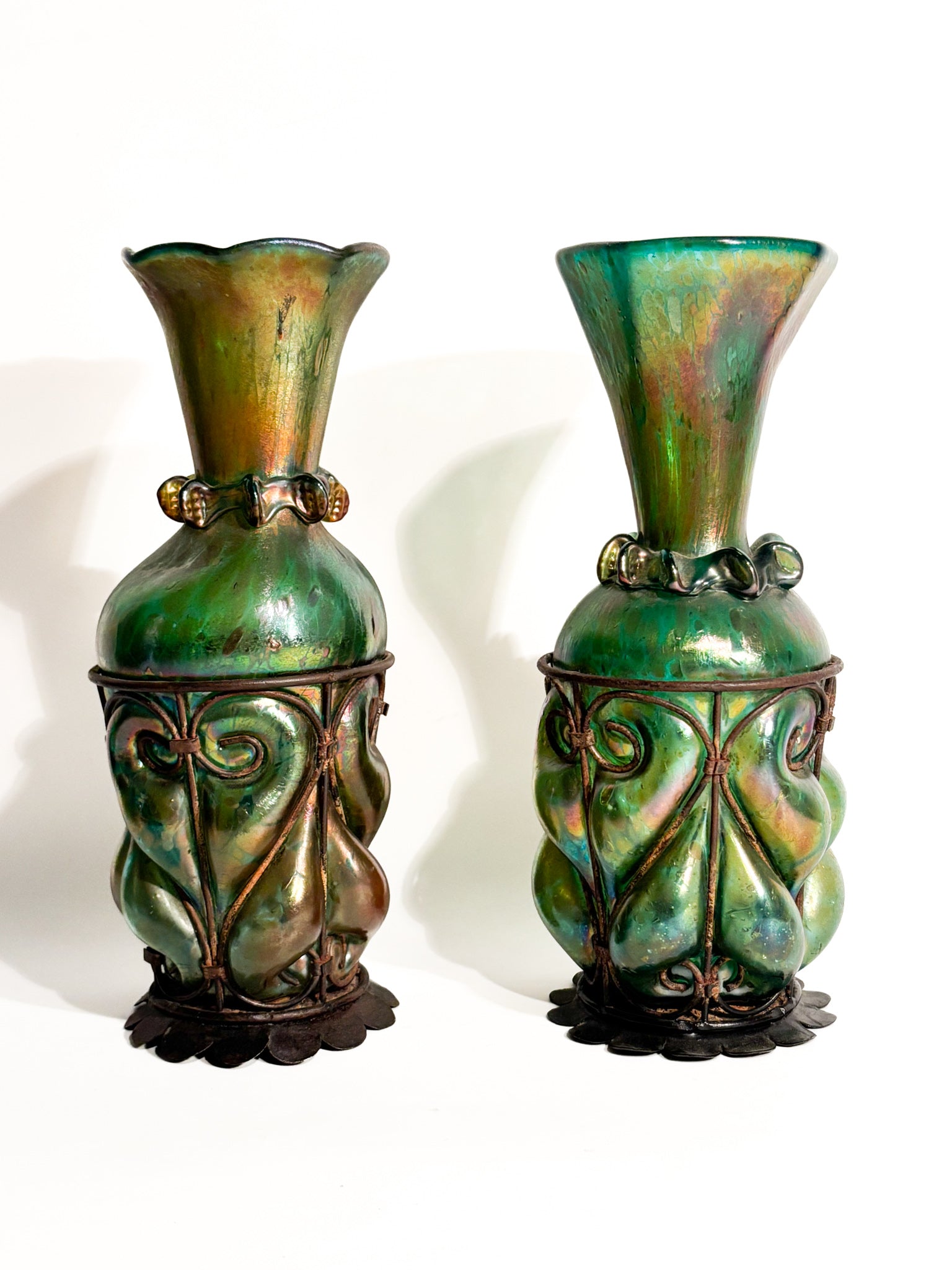 Coppia di Vasi in Vetro di Loetz e Ferro Battuto Anni 20