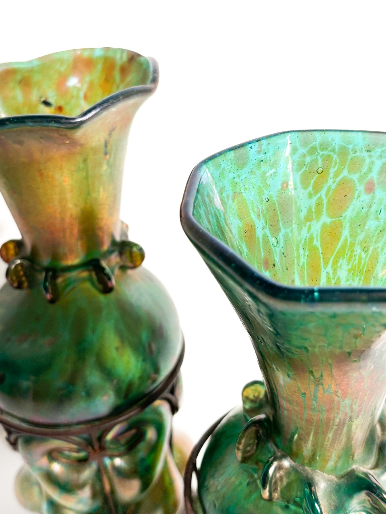 Coppia di Vasi in Vetro di Loetz e Ferro Battuto Anni 20