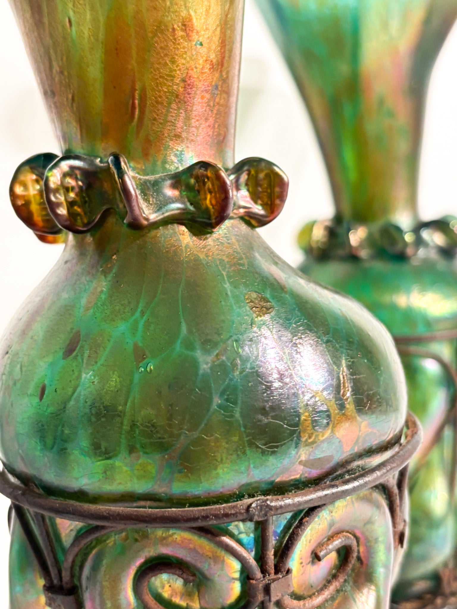 Coppia di Vasi in Vetro di Loetz e Ferro Battuto Anni 20