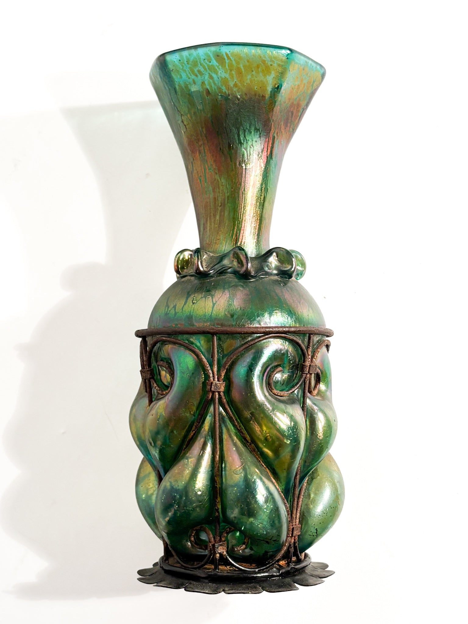 Coppia di Vasi in Vetro di Loetz e Ferro Battuto Anni 20