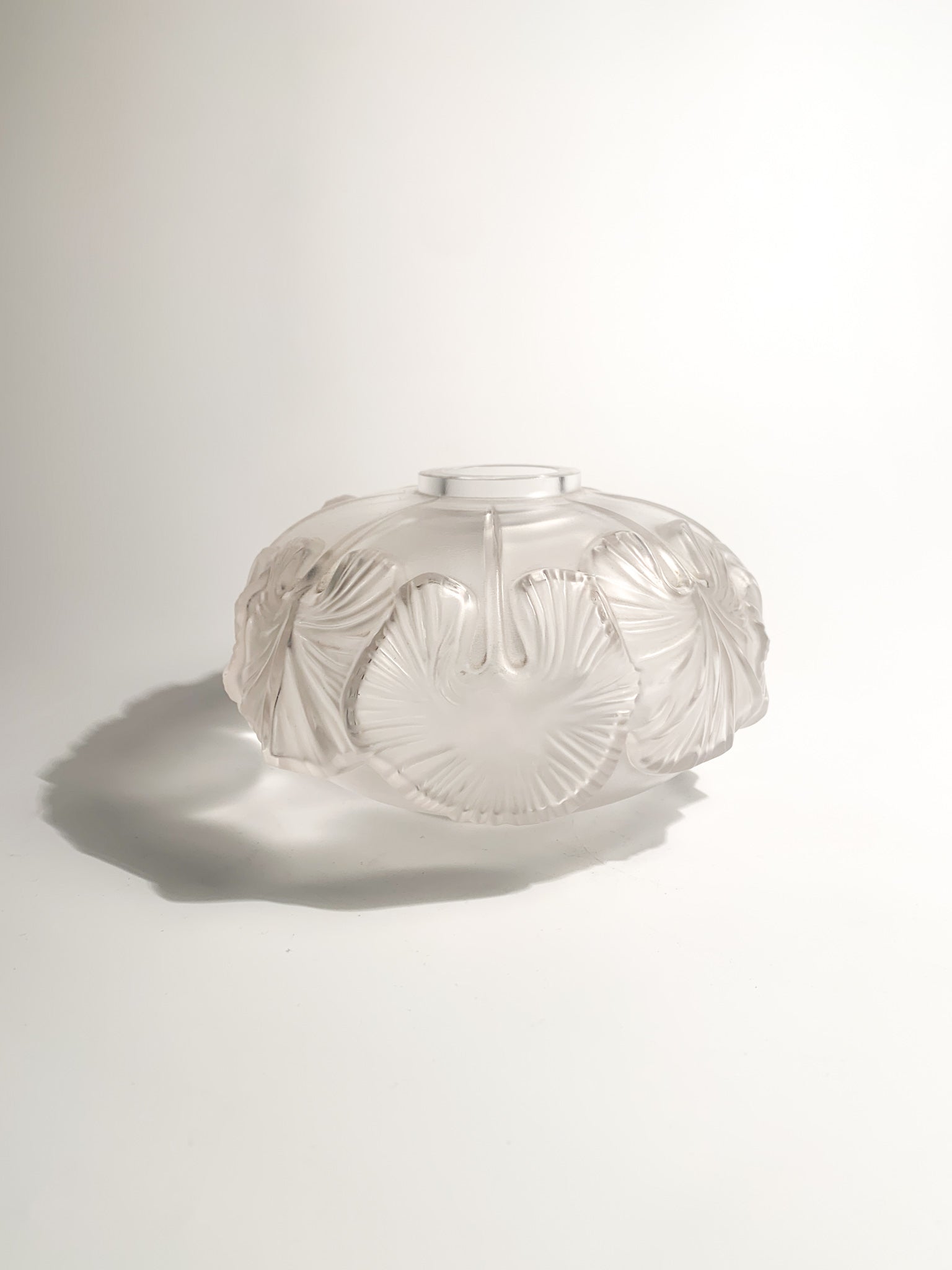 Vaso Monofiore in Cristallo di Lalique Feuilles Anni 50