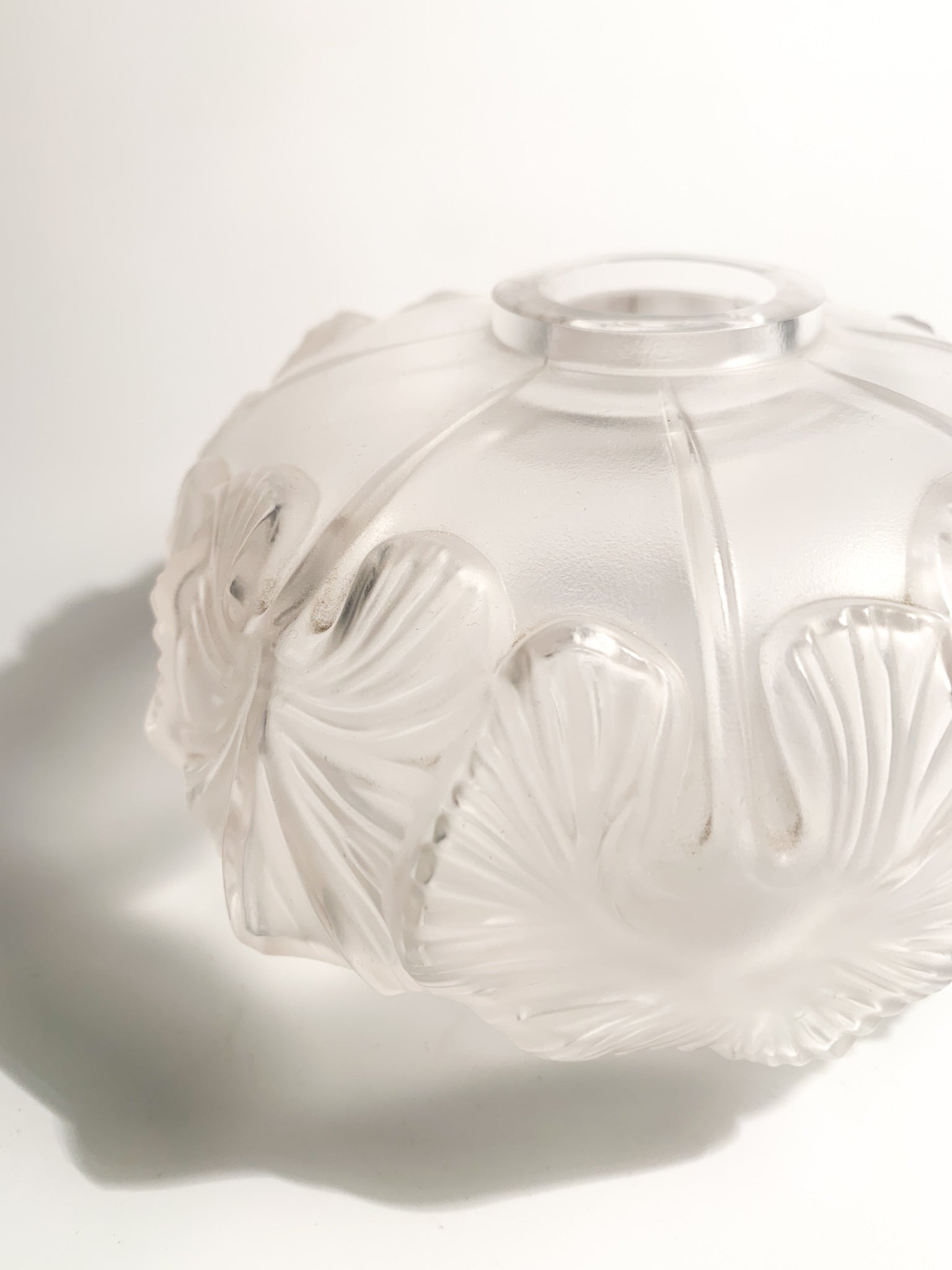 Vaso Monofiore in Cristallo di Lalique Feuilles Anni 50