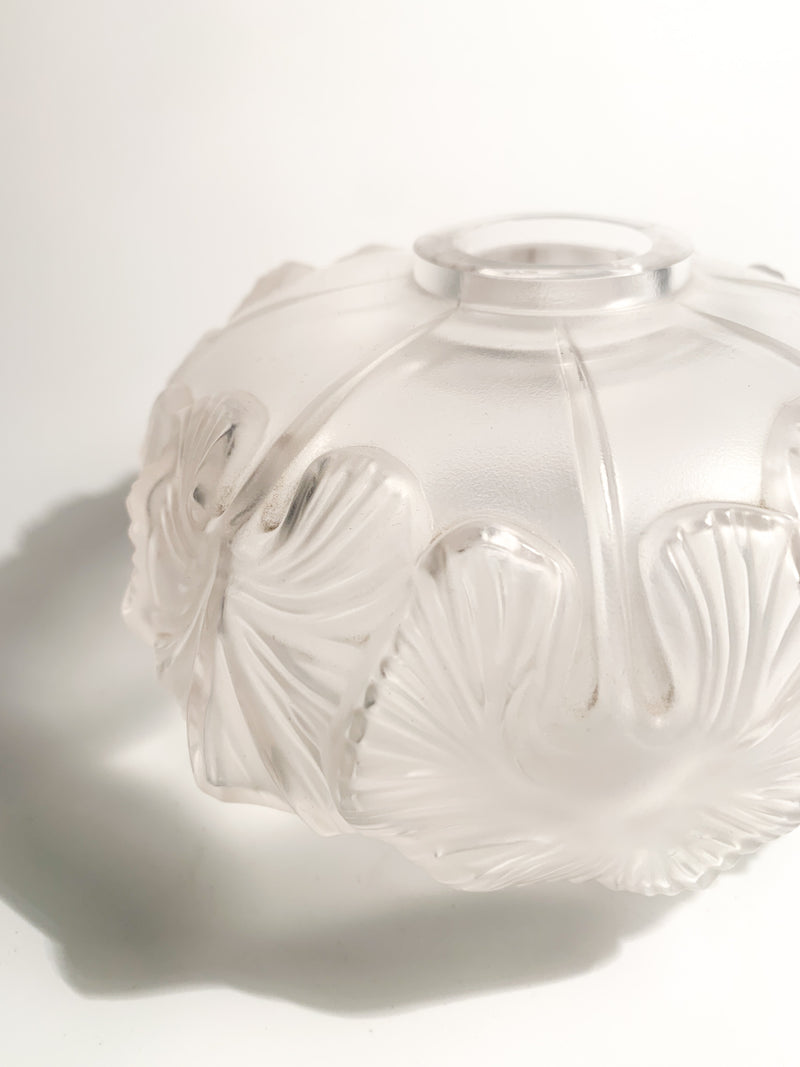 Single flower crystal vase by Lalique Feuilles from the 1950s