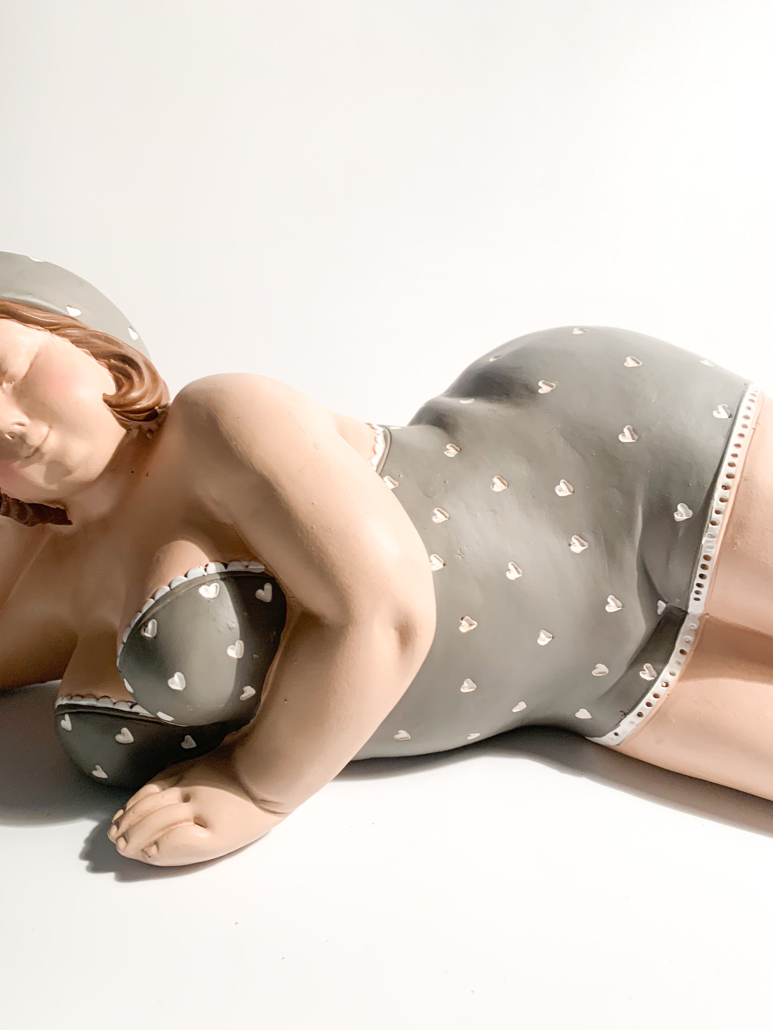 Scultura di Donna Sdraiata Attribuita a L'Acquilone Anni 2000