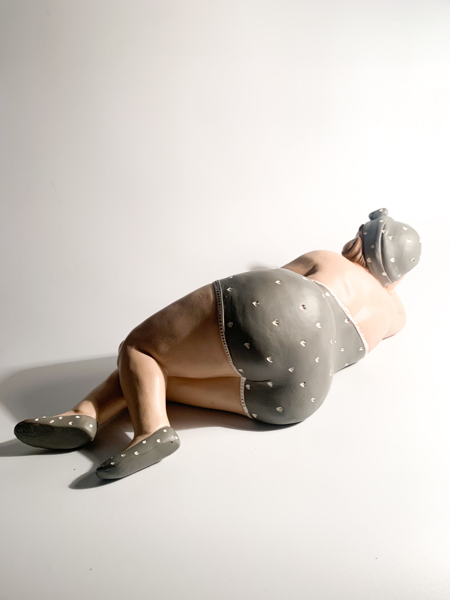 Scultura di Donna Sdraiata Attribuita a L'Acquilone Anni 2000