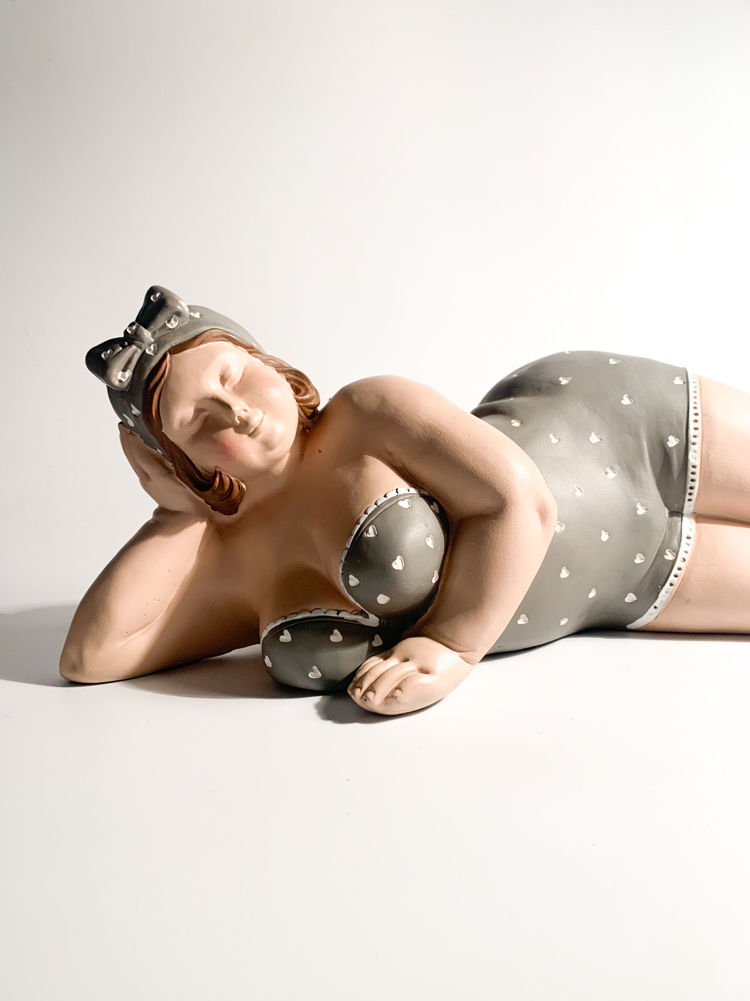 Scultura di Donna Sdraiata Attribuita a L'Acquilone Anni 2000