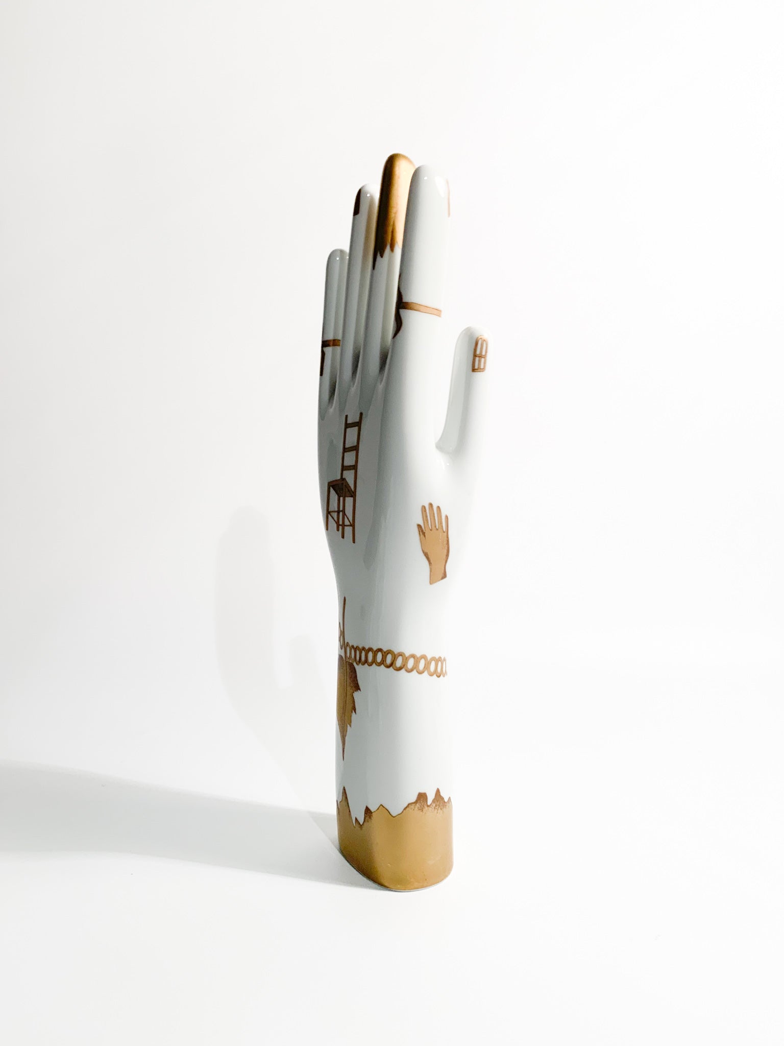 Mano Trionfo Italiano di Gio Ponti Riedizione di Richard Ginori