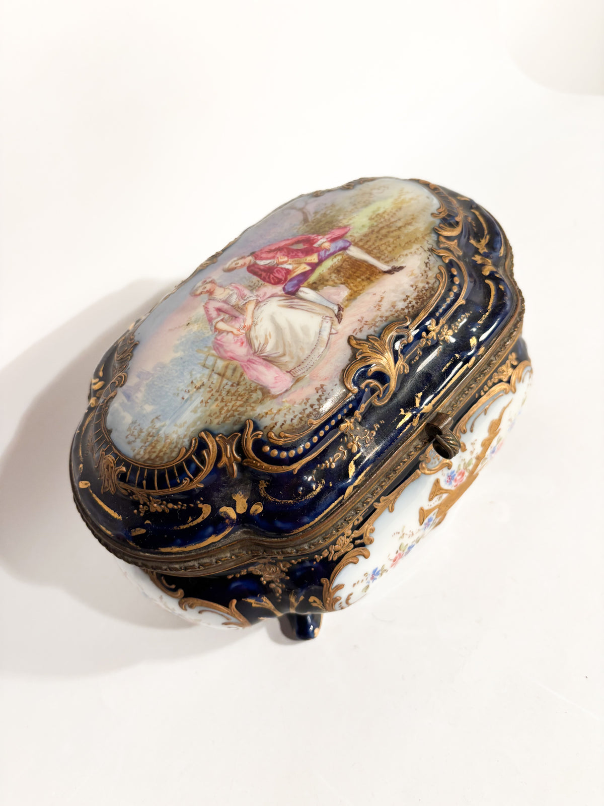 Scatola in Porcellana di Sèvres e Bronzo Dipinta a Mano del 1800