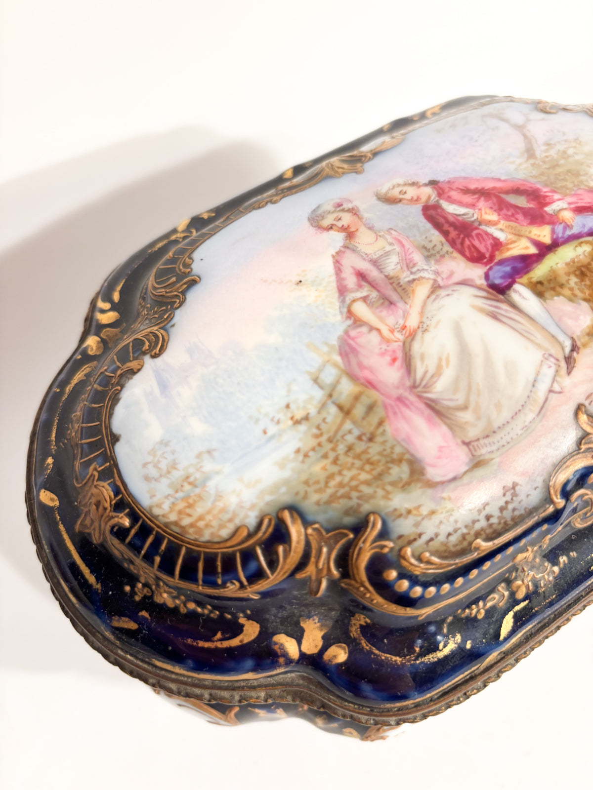 Scatola in Porcellana di Sèvres e Bronzo Dipinta a Mano del 1800