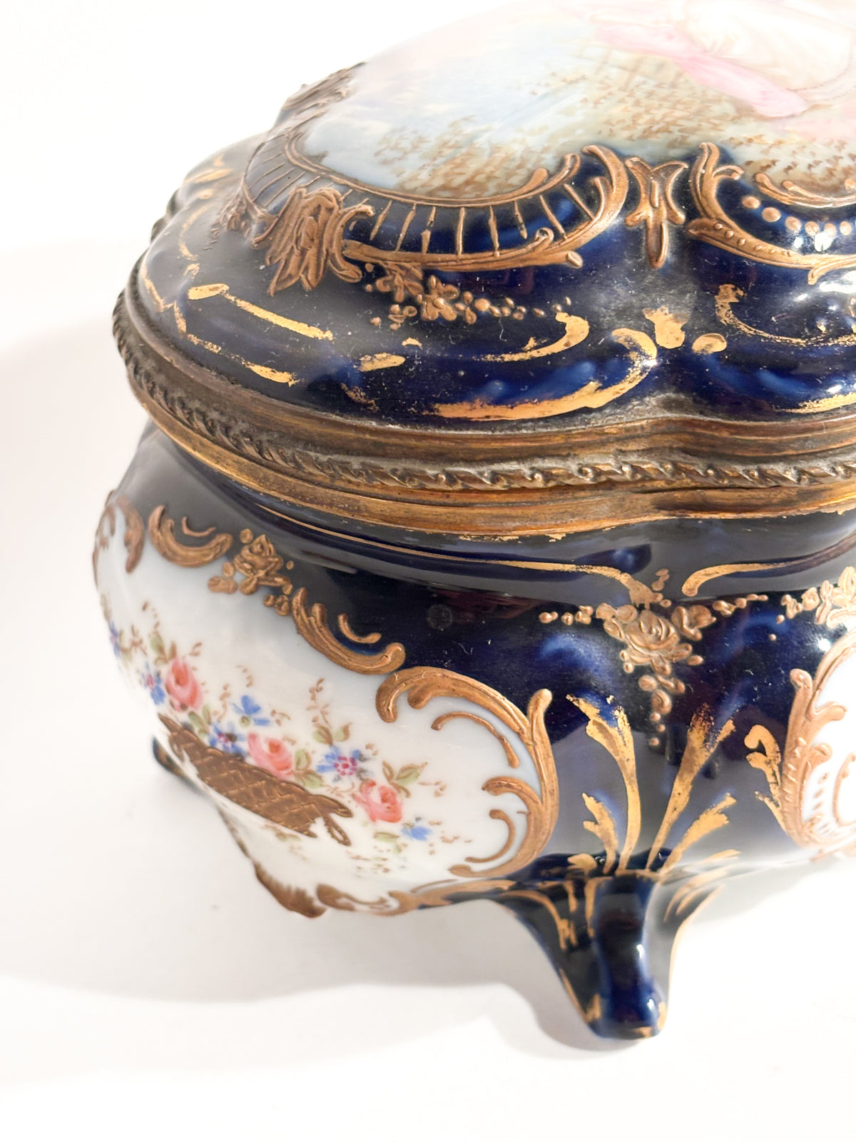 Scatola in Porcellana di Sèvres e Bronzo Dipinta a Mano del 1800