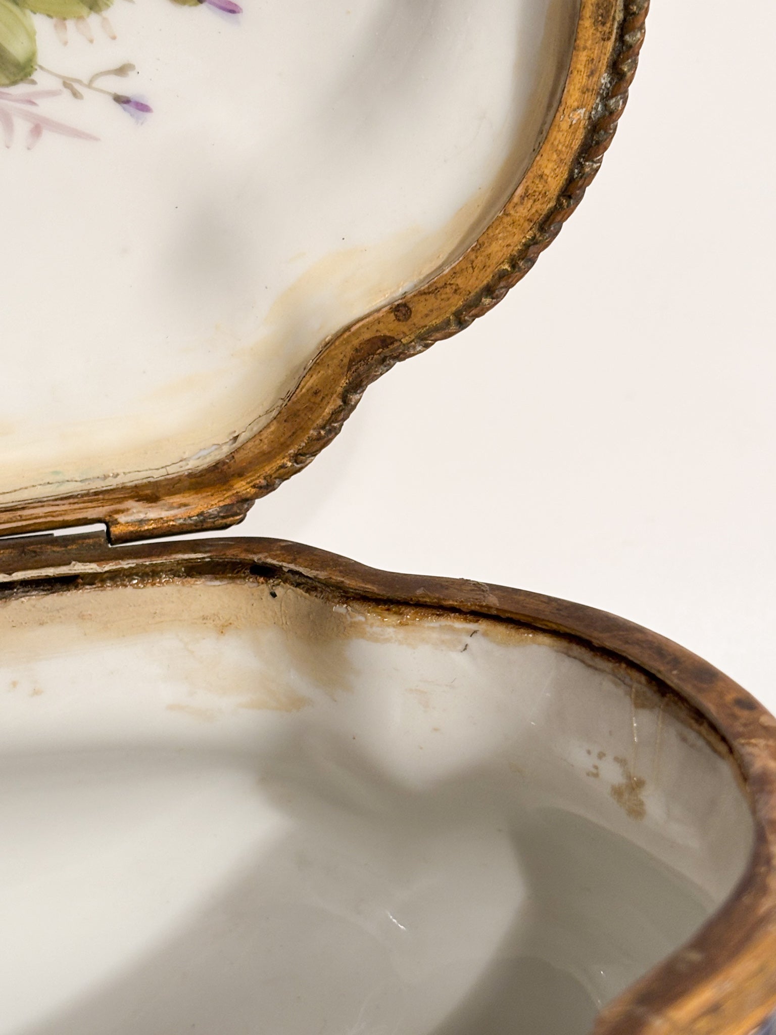 Scatola in Porcellana di Sèvres e Bronzo Dipinta a Mano del 1800