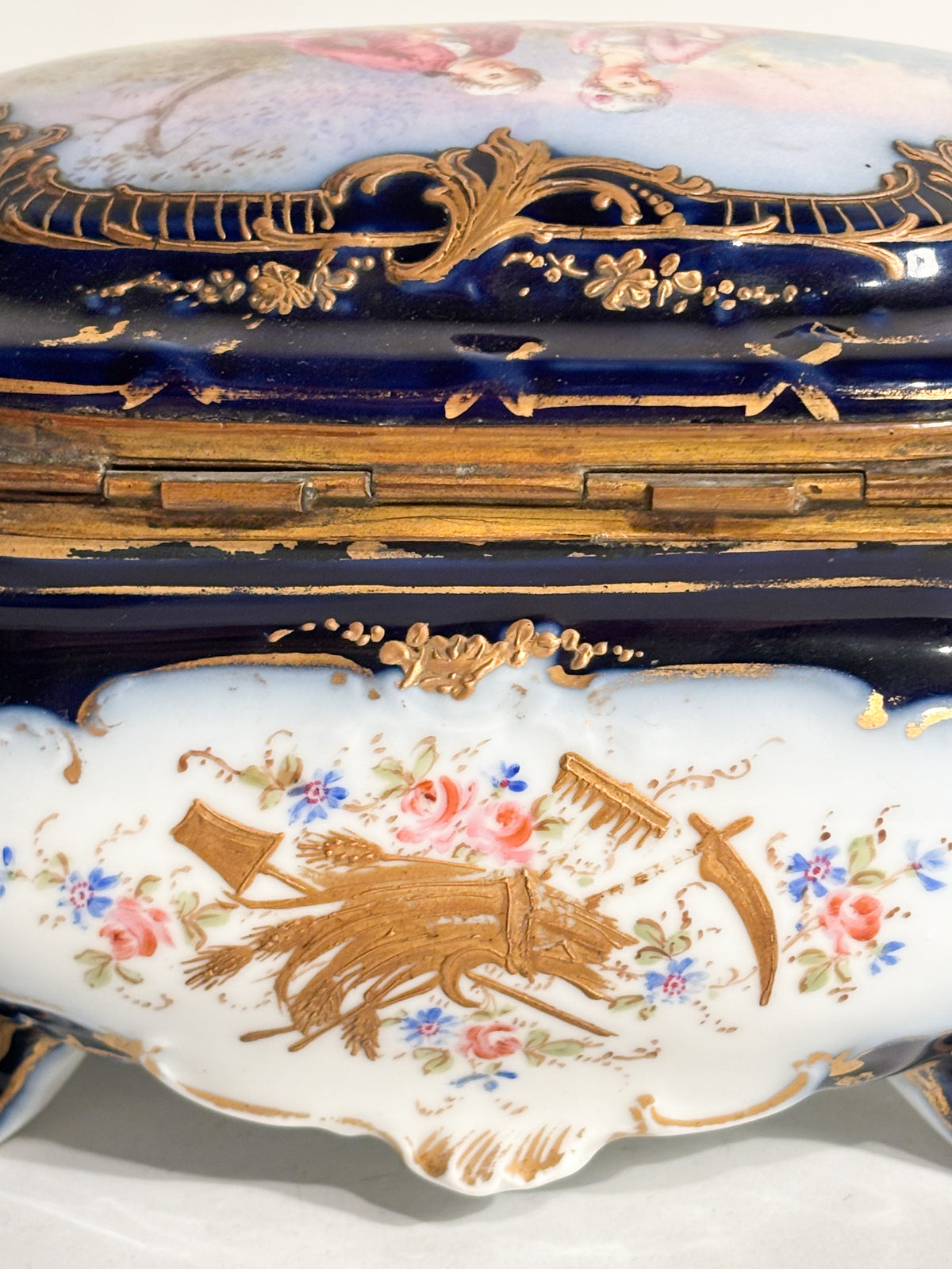 Scatola in Porcellana di Sèvres e Bronzo Dipinta a Mano del 1800