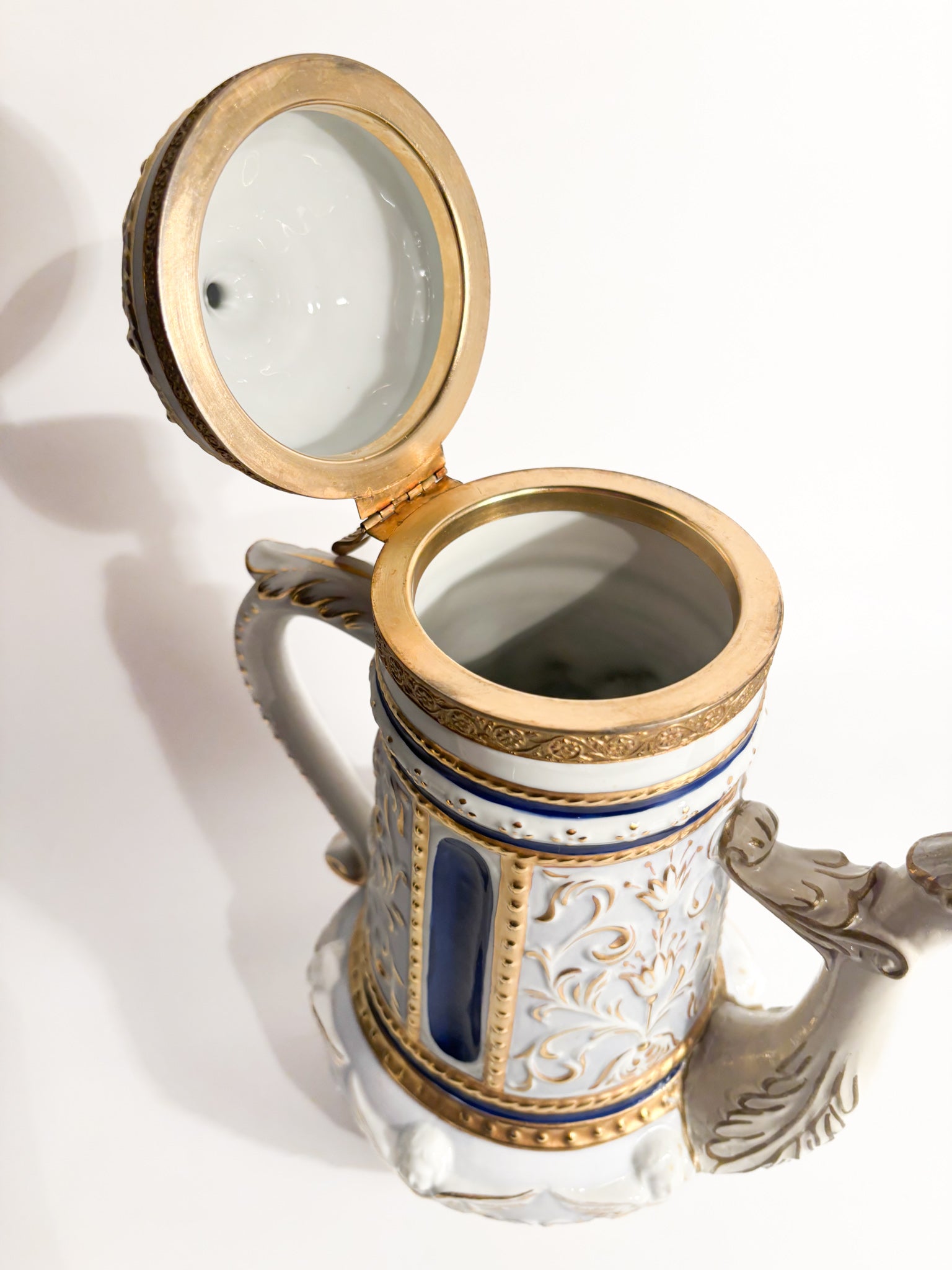 Teapot in Capodimonte Porcelain, Bronze and Fine 1800 Zecchino Gold