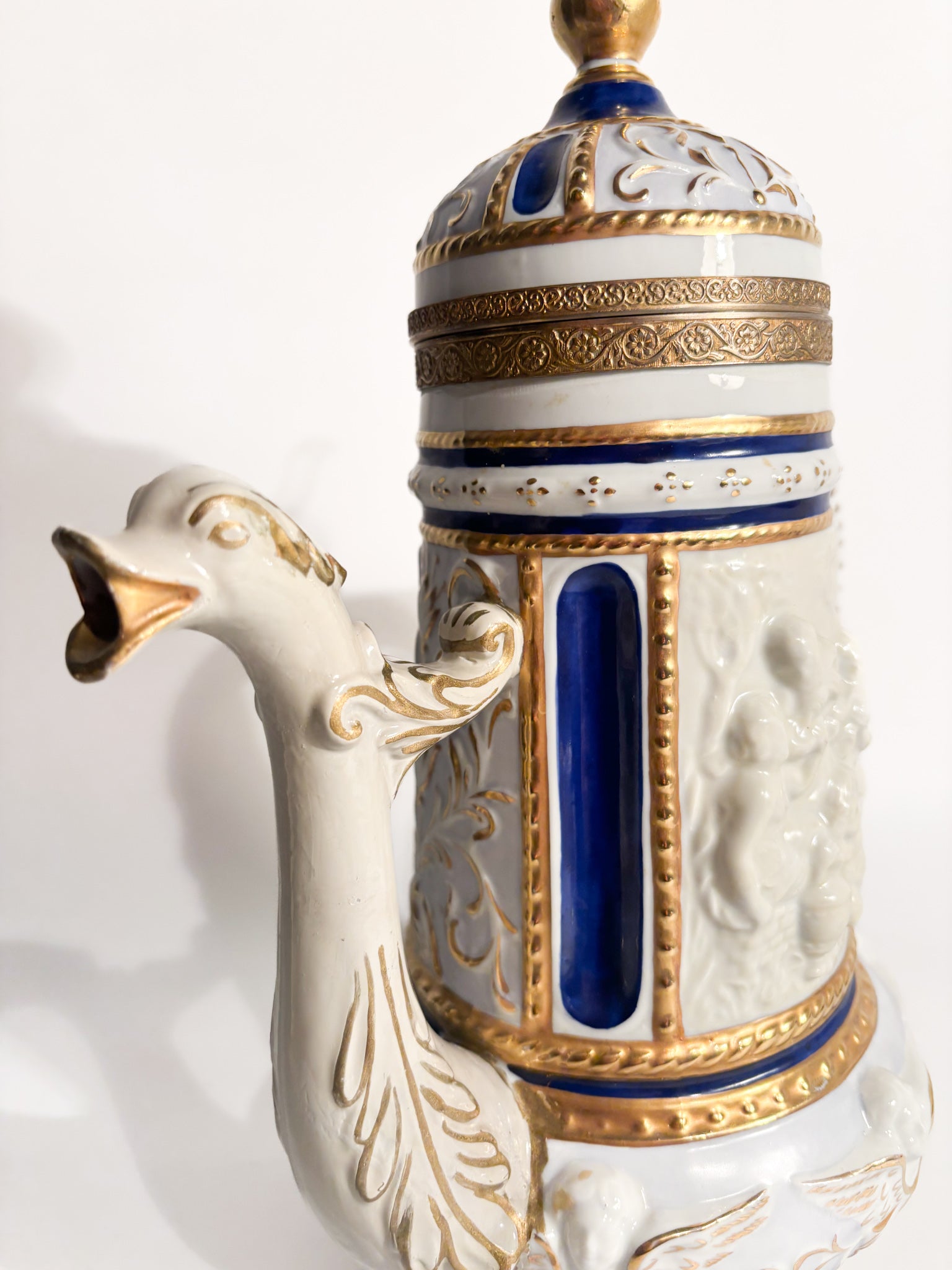 Teapot in Capodimonte Porcelain, Bronze and Fine 1800 Zecchino Gold