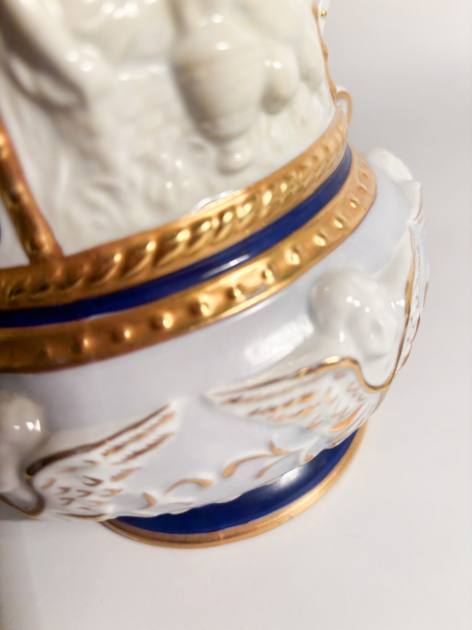 Teapot in Capodimonte Porcelain, Bronze and Fine 1800 Zecchino Gold