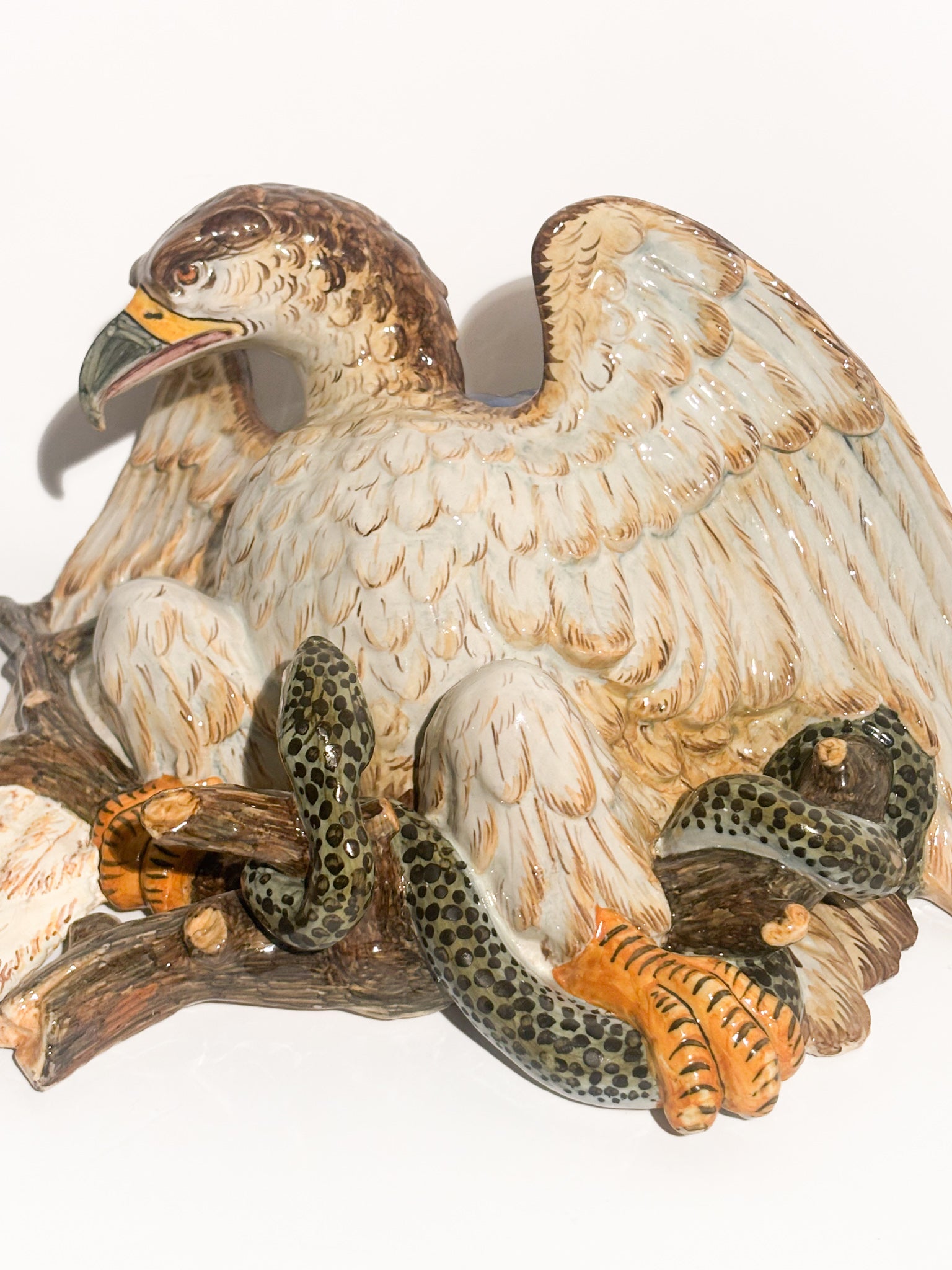 Wall Flower Shelf in Ginori Ceramic - Eagle Shaped Shower