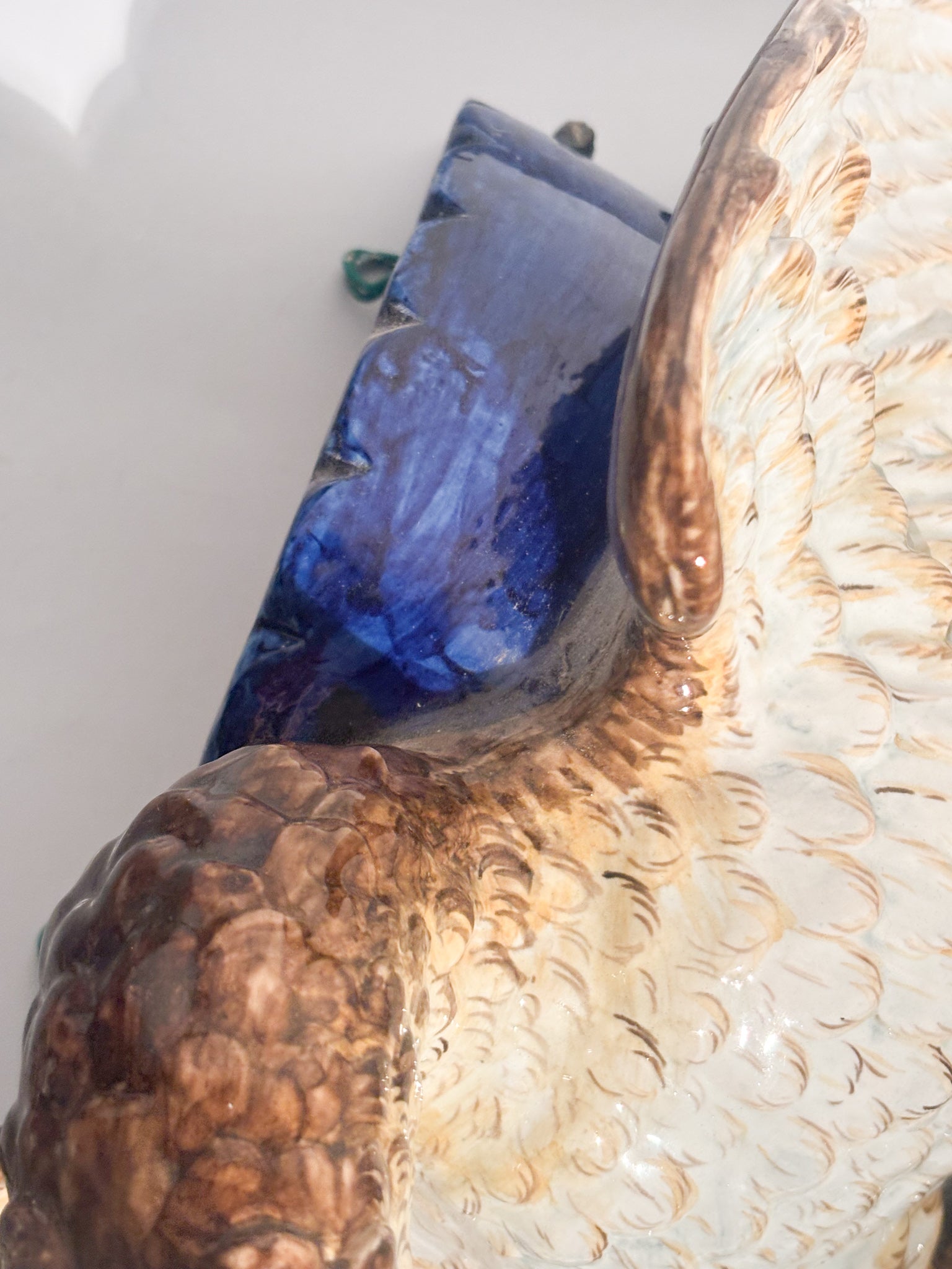 Wall Flower Shelf in Ginori Ceramic - Eagle Shaped Shower