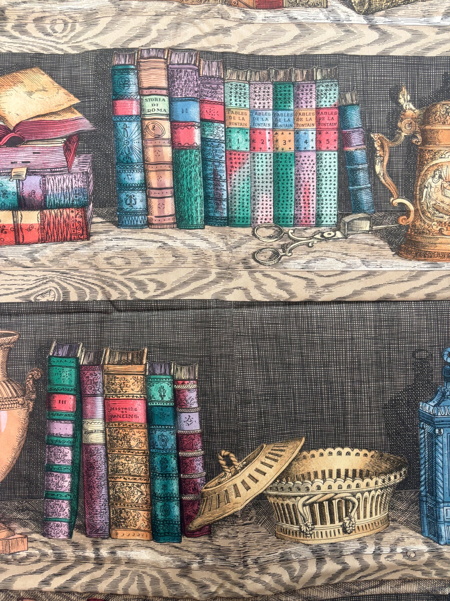 Tovaglia in Tessuto ' Libreria' di Piero Fornasetti Anni 80