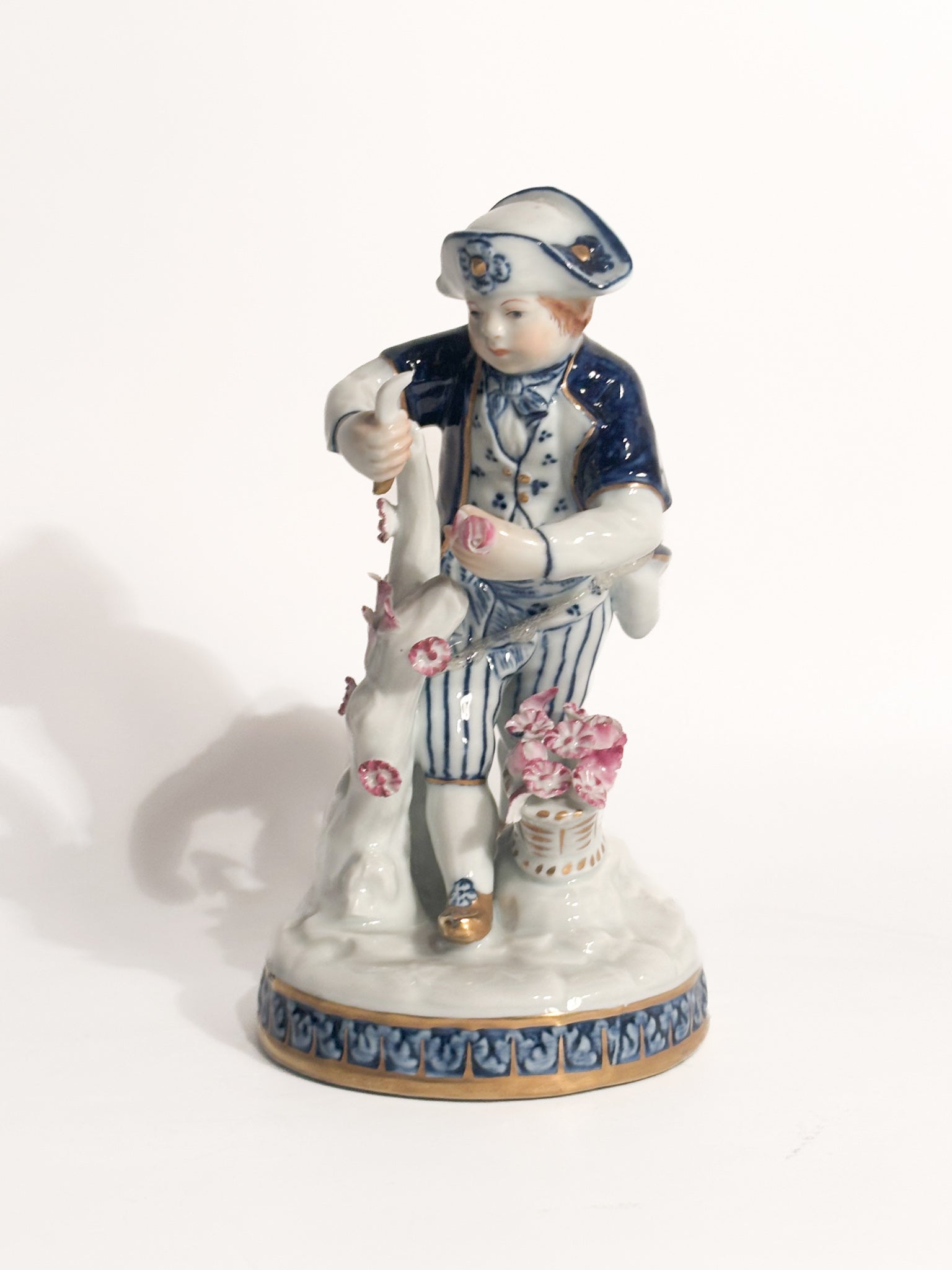 Statuina in Porcellana di Sevres di Giovane con Fiori Anni 40