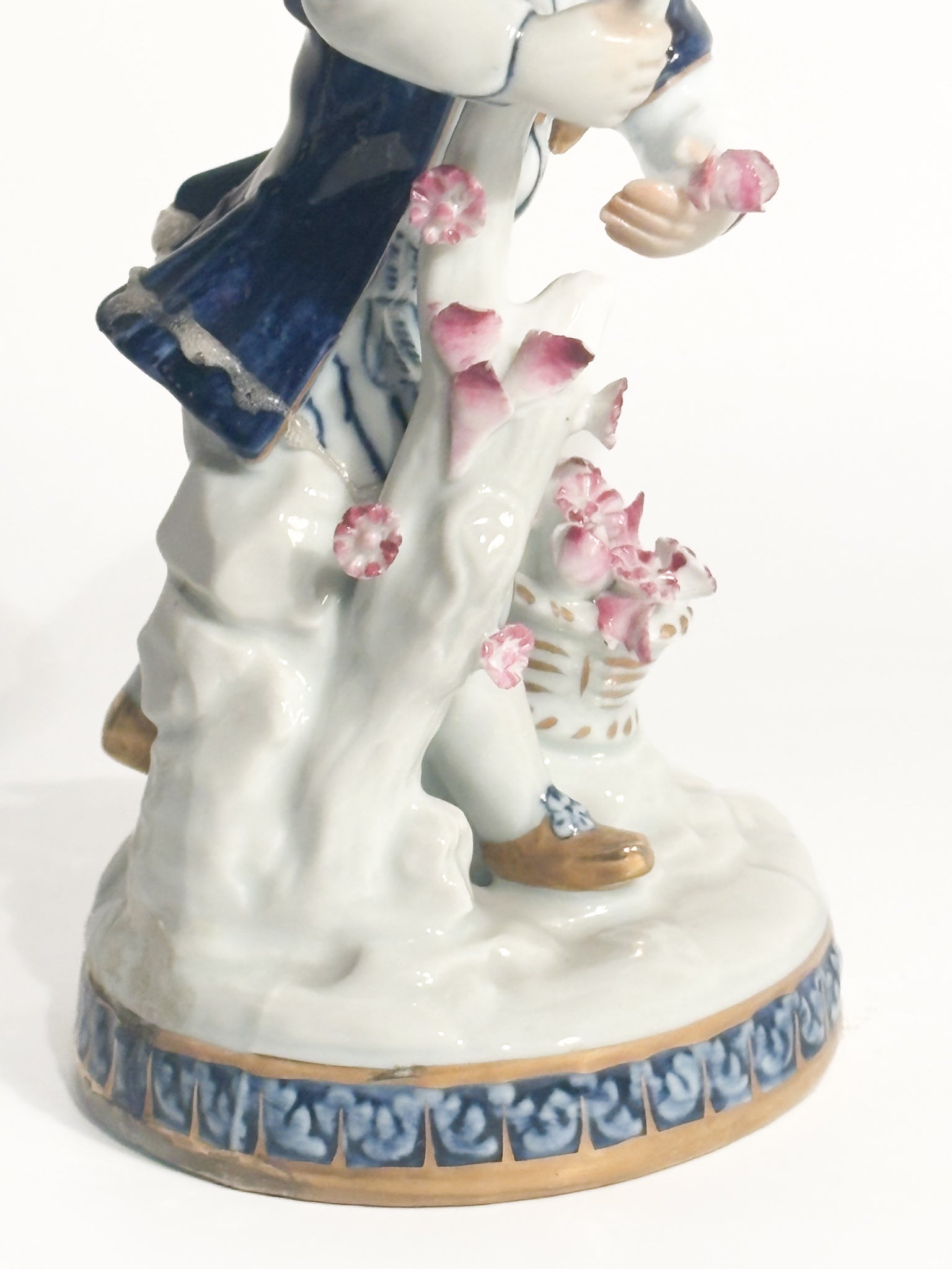 Statuina in Porcellana di Sevres di Giovane con Fiori Anni 40