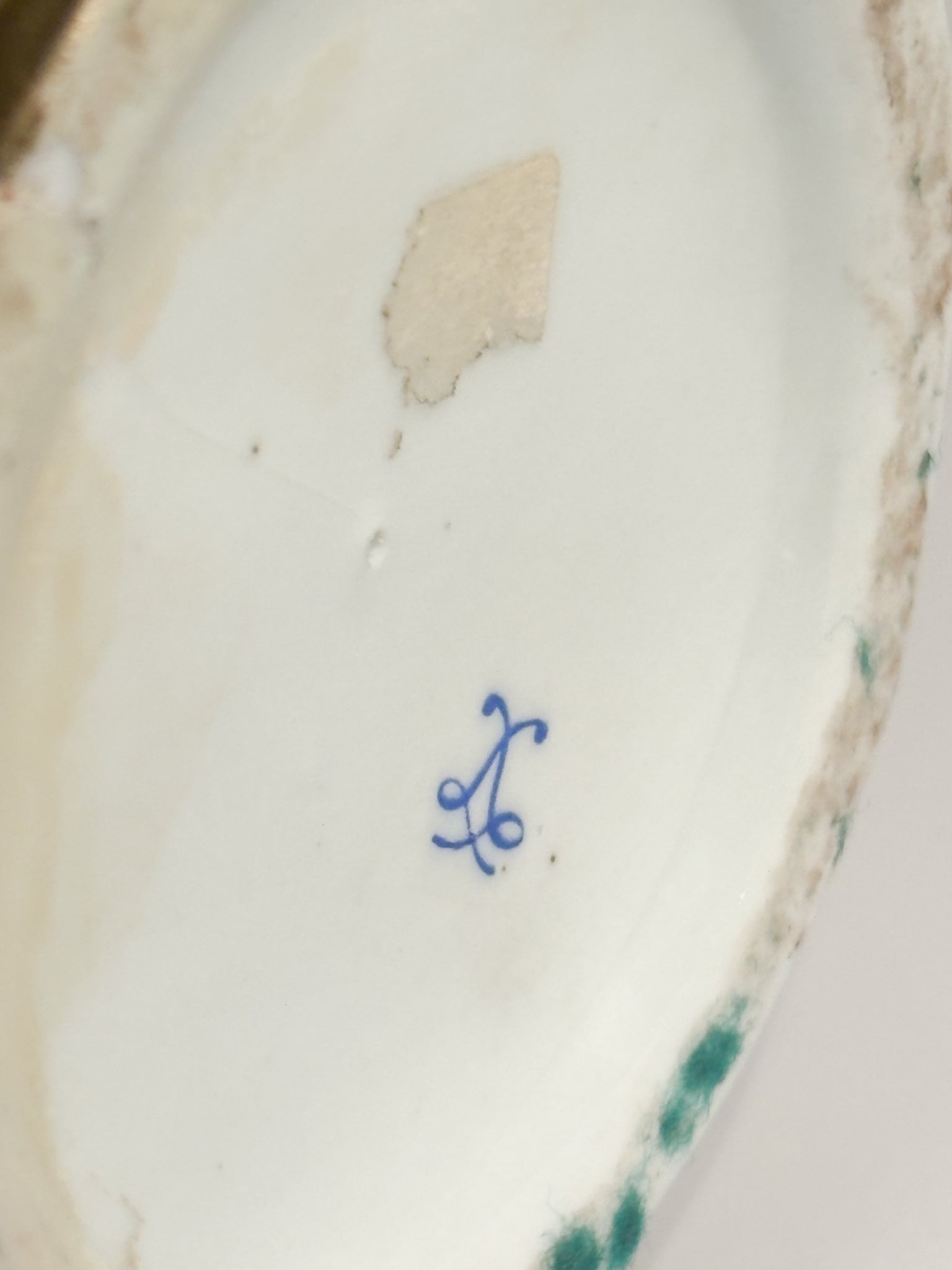 Statuina in Porcellana di Sevres di Giovane con Fiori Anni 40