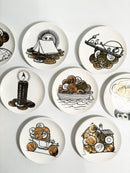 Set di Otto Sottobicchieri Fornasetti Decorazione 'Monete' per Banca Unione Milano Anni 60