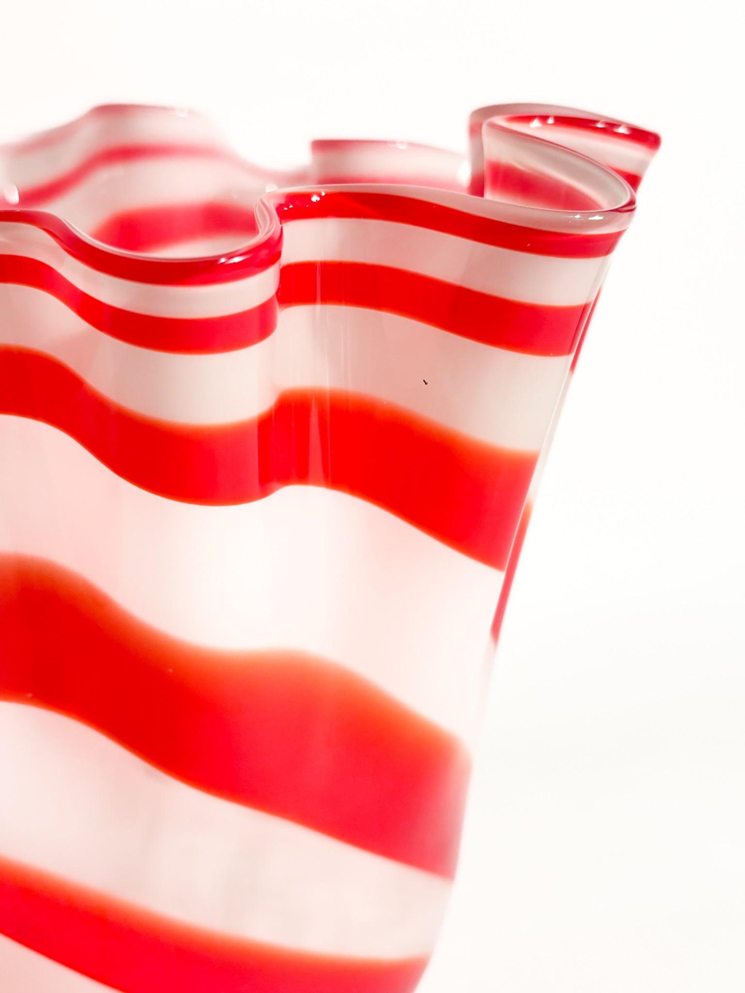 Vaso Fazzoletto in Vetro di Murano Bianco e Rosso Anni 80