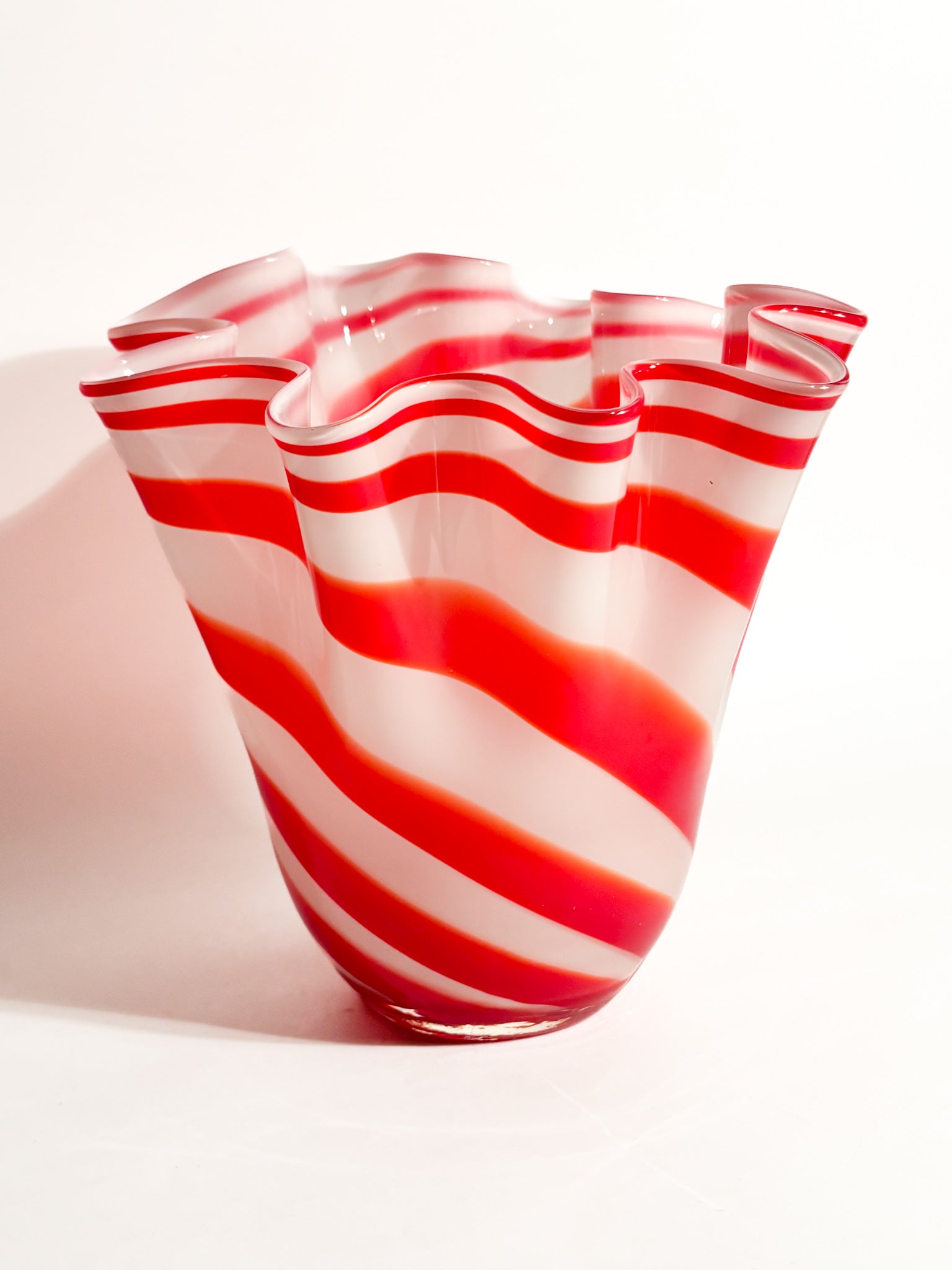 Vaso Fazzoletto in Vetro di Murano Bianco e Rosso Anni 80