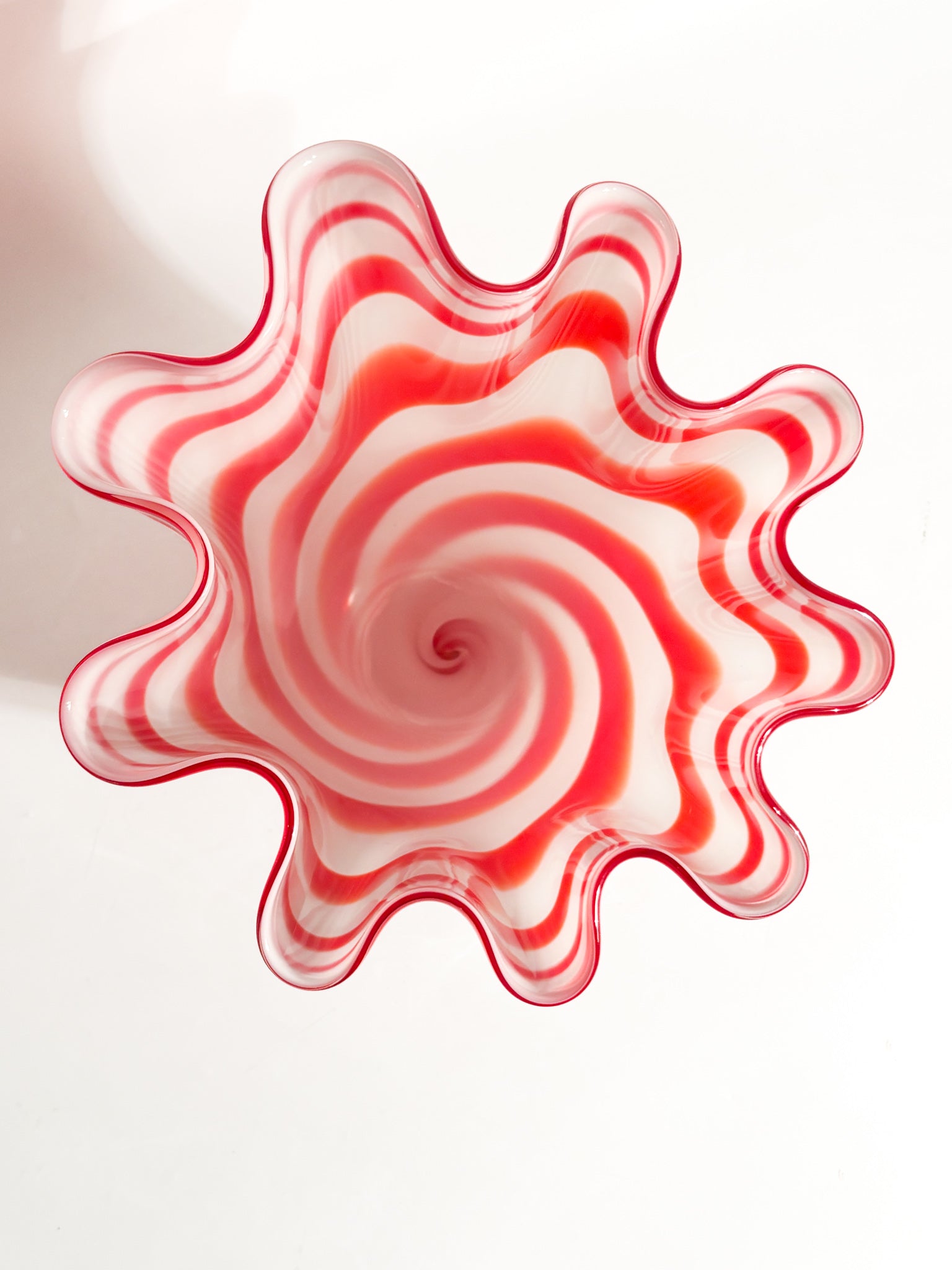 Vaso Fazzoletto in Vetro di Murano Bianco e Rosso Anni 80