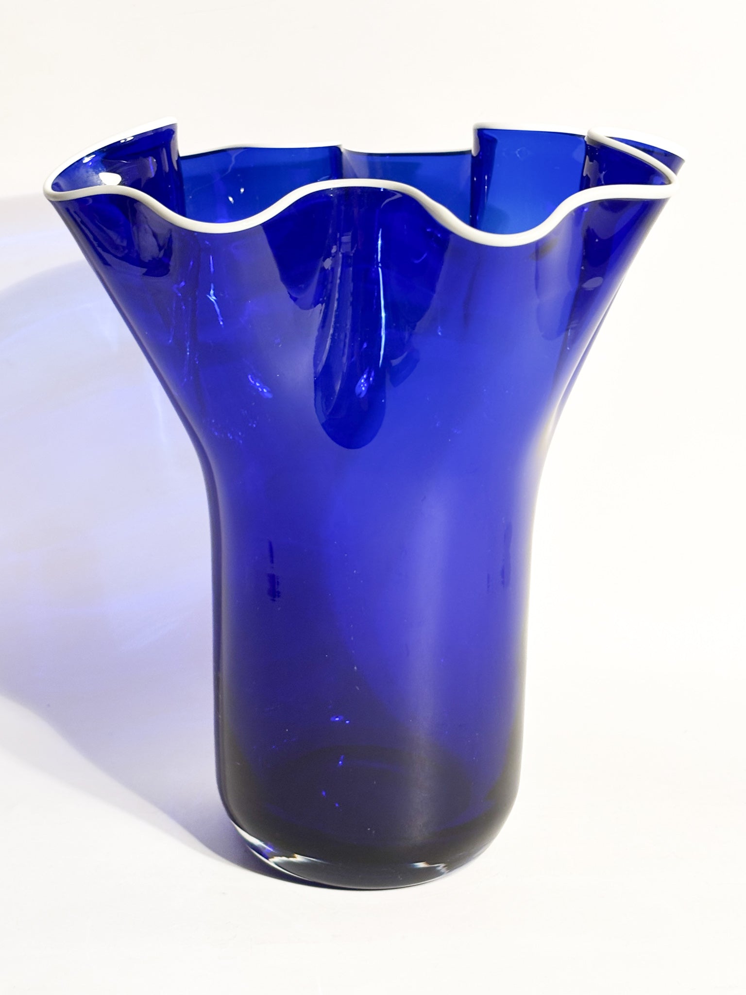 Vaso Fazzoletto in Vetro di Murano Blu e Bianco Anni 80