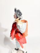 Statuina in Porcellana Policroma Sitzendorf di Venditore di Conigli del 1800