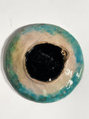 Piatto in Ceramica Lavorata in Rilievo e Dipinta a Mano Scuola Faentina XX Secolo