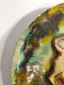 Piatto in Ceramica Lavorata in Rilievo e Dipinta a Mano Scuola Faentina XX Secolo